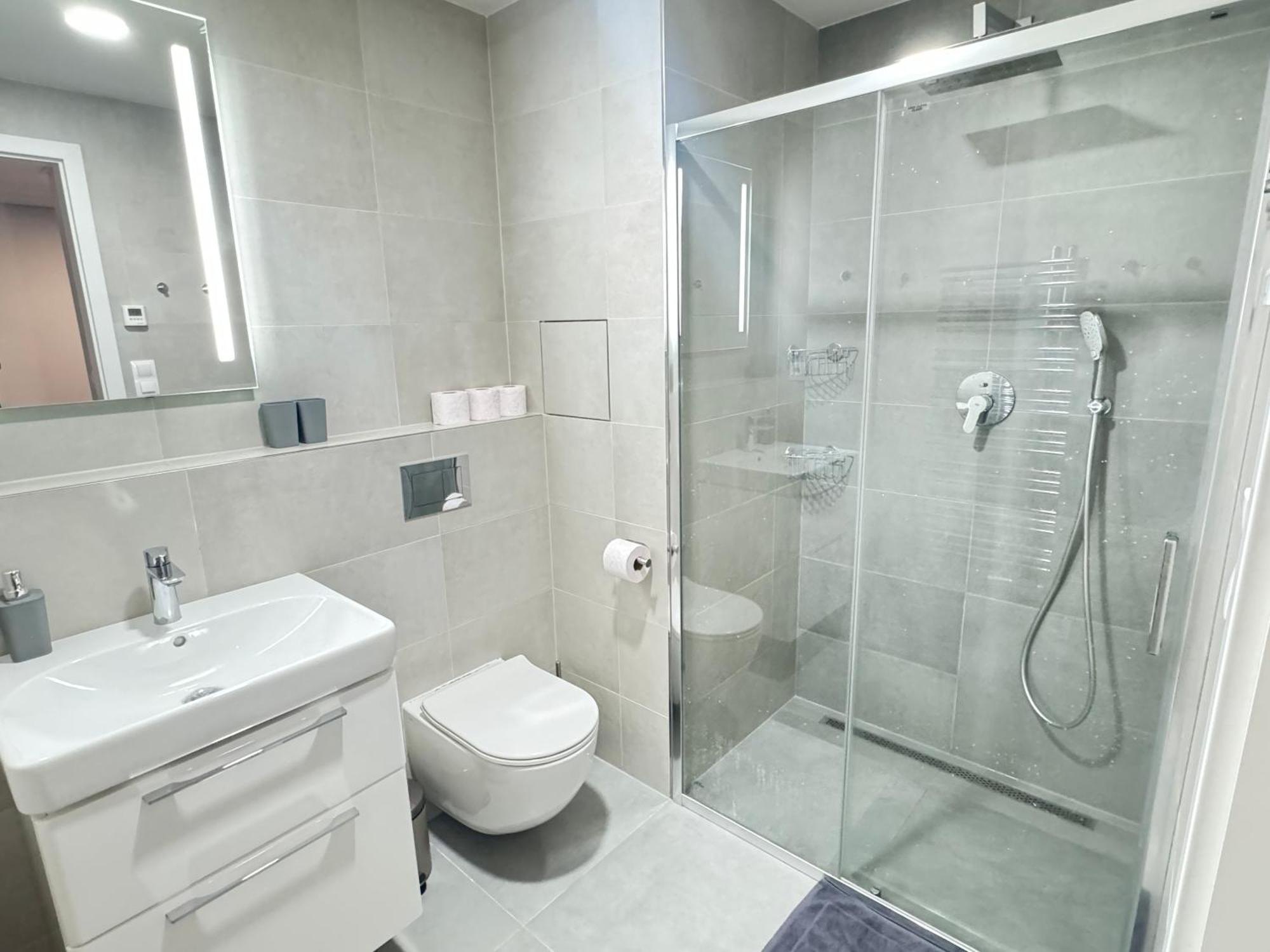 Apartment Free Parking - Cozy Near Vysehrad Railway Bridge