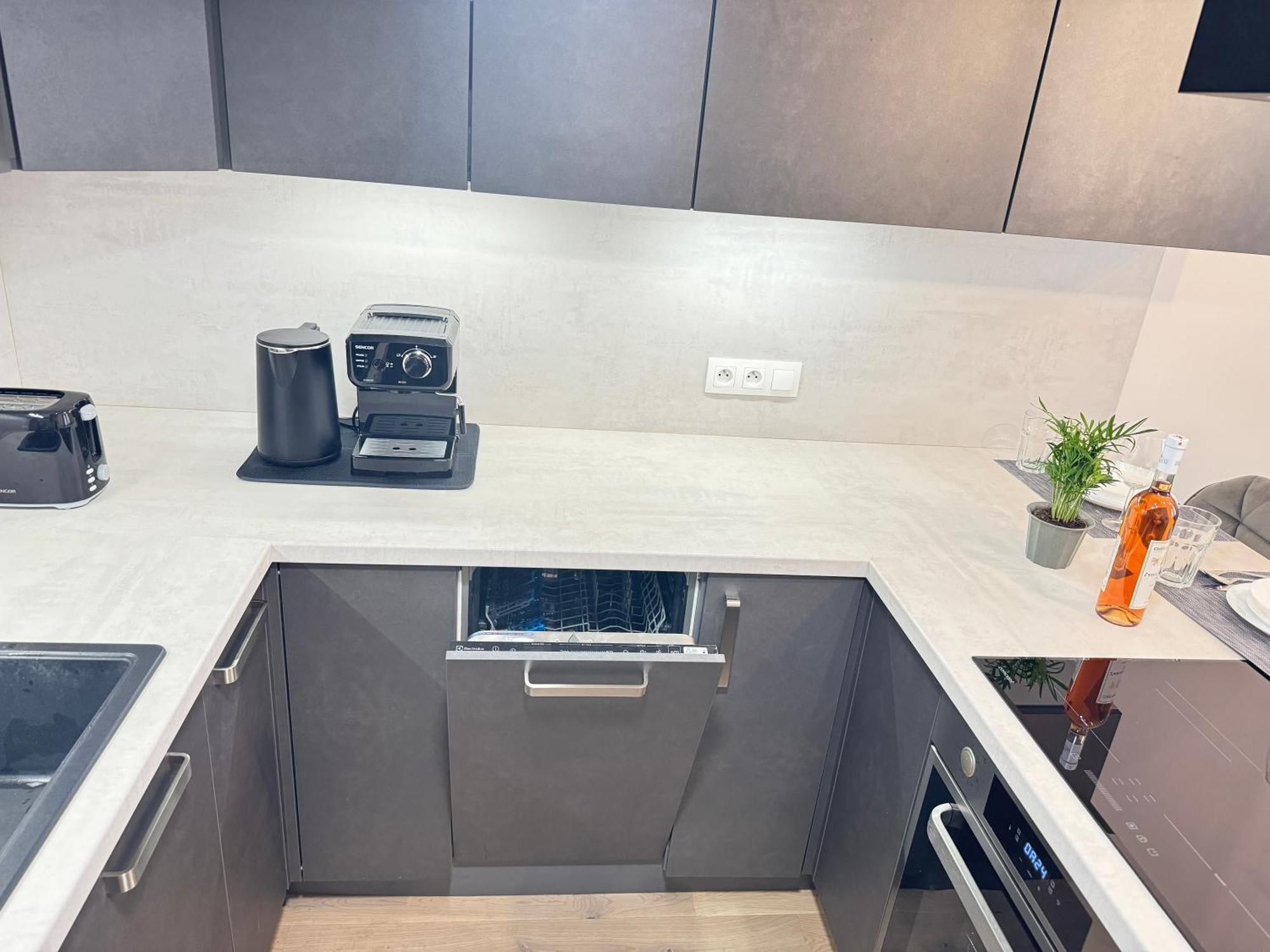 Apartment Free Parking - Cozy Near Vysehrad Railway Bridge *