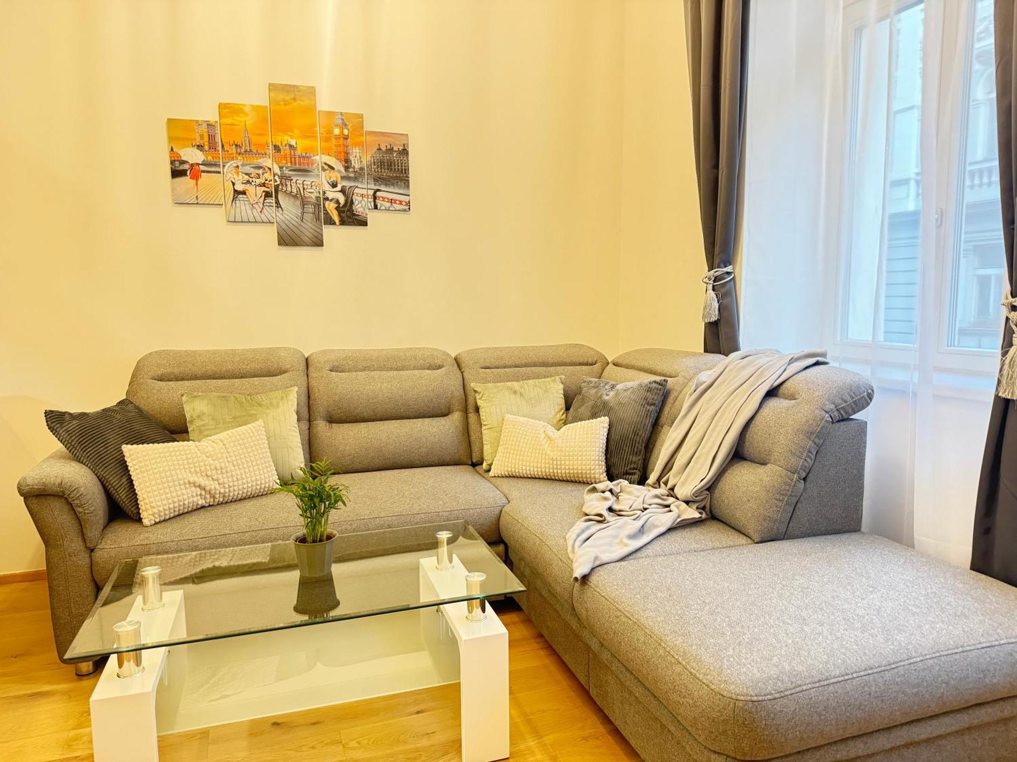 Free Parking - Cozy Near Vysehrad Railway Bridge Apartment *