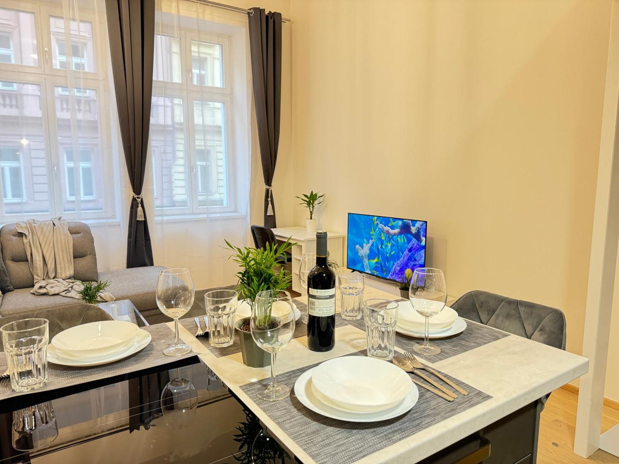 Apartment Free Parking - Cozy Near Vysehrad Railway Bridge Prague