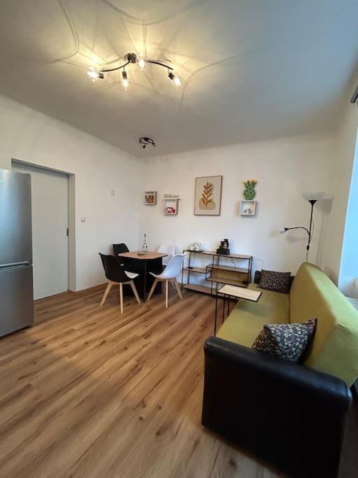 Prazsky S Dobrou Dostupnosti Apartment Prag