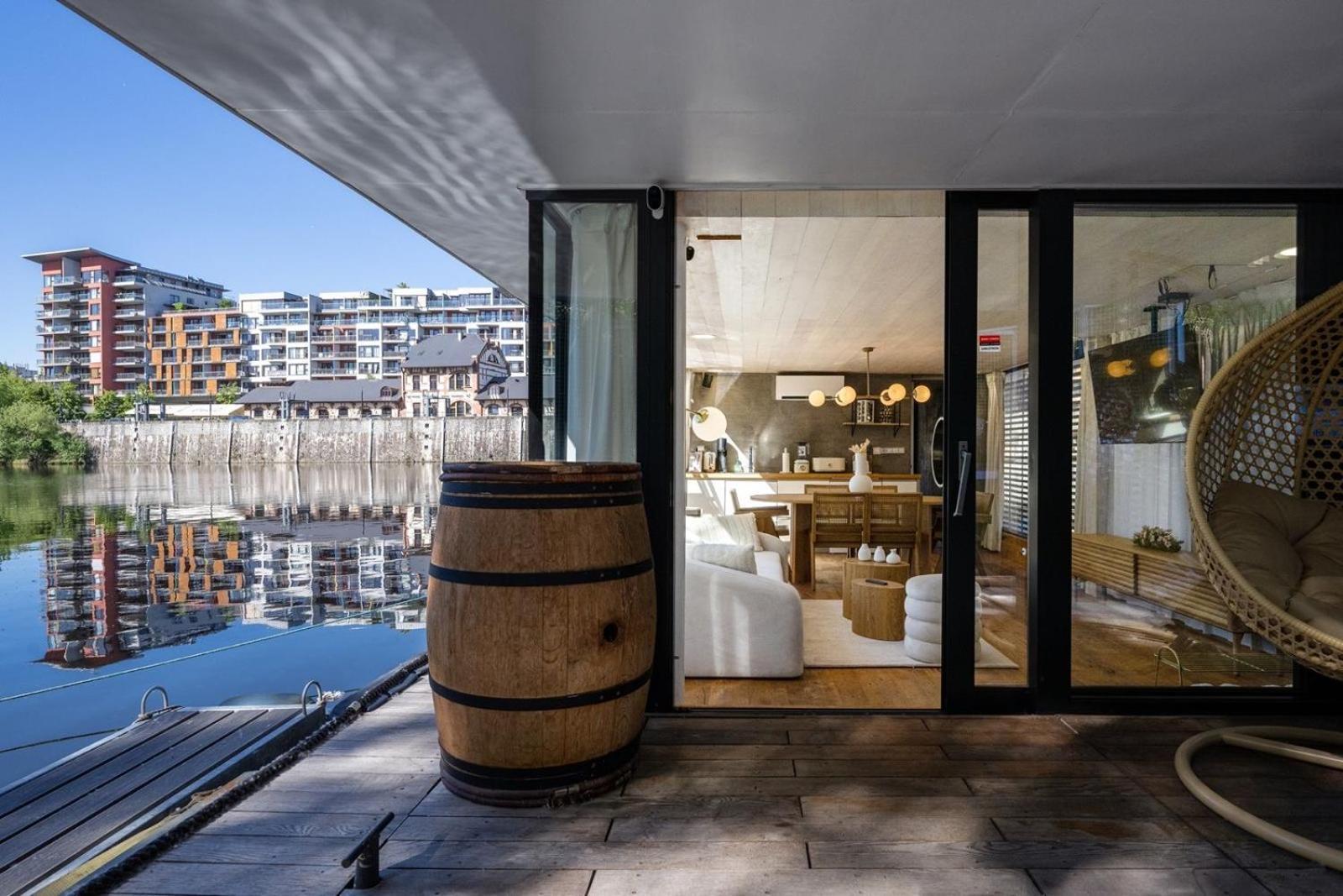 Hausboat Holesovice Bådhotel Prag