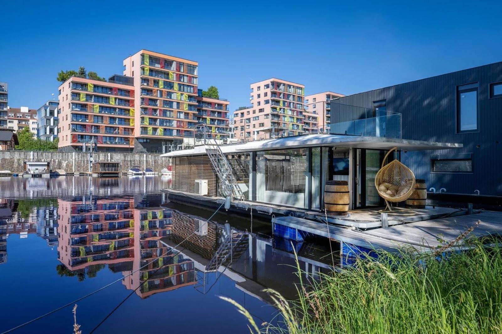 Bådhotel Hausboat Holesovice *