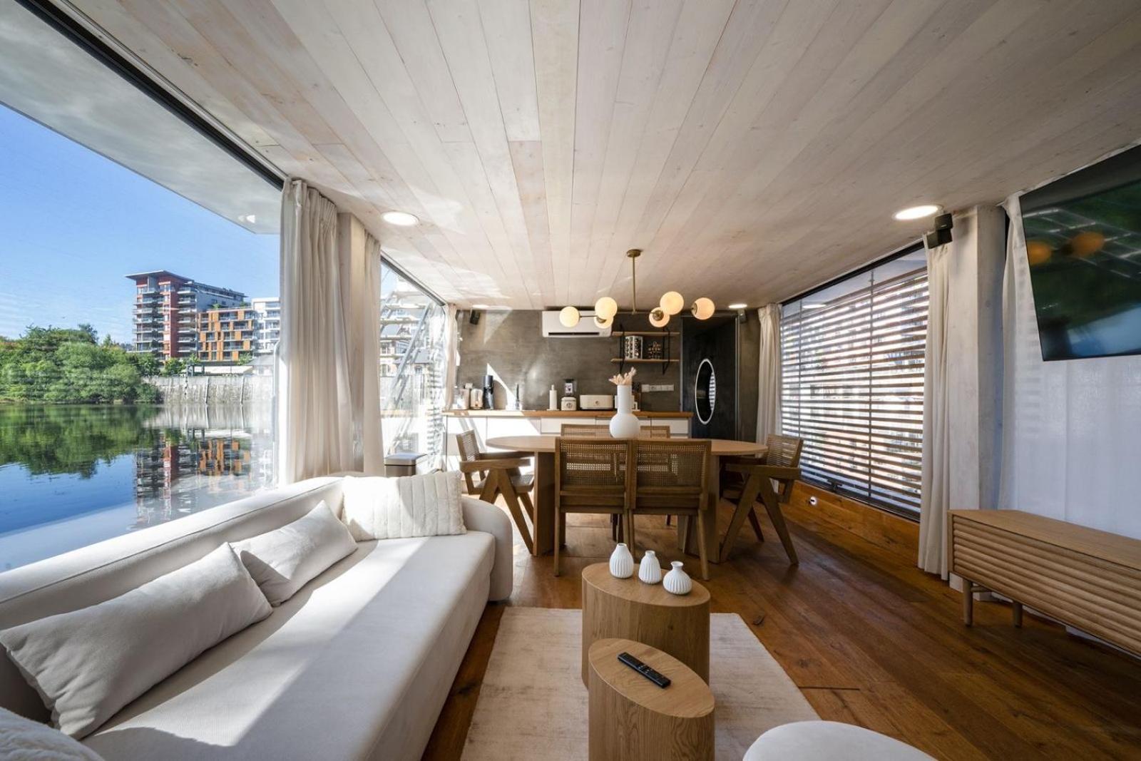 Hausboat Holesovice *