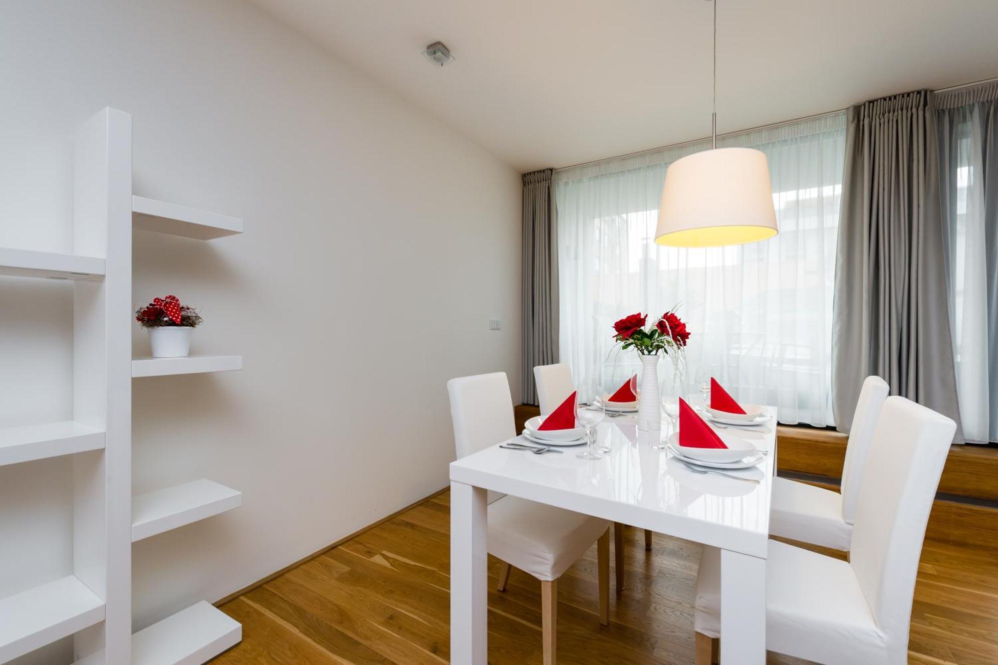 Aparthotel Karlin By Tkc