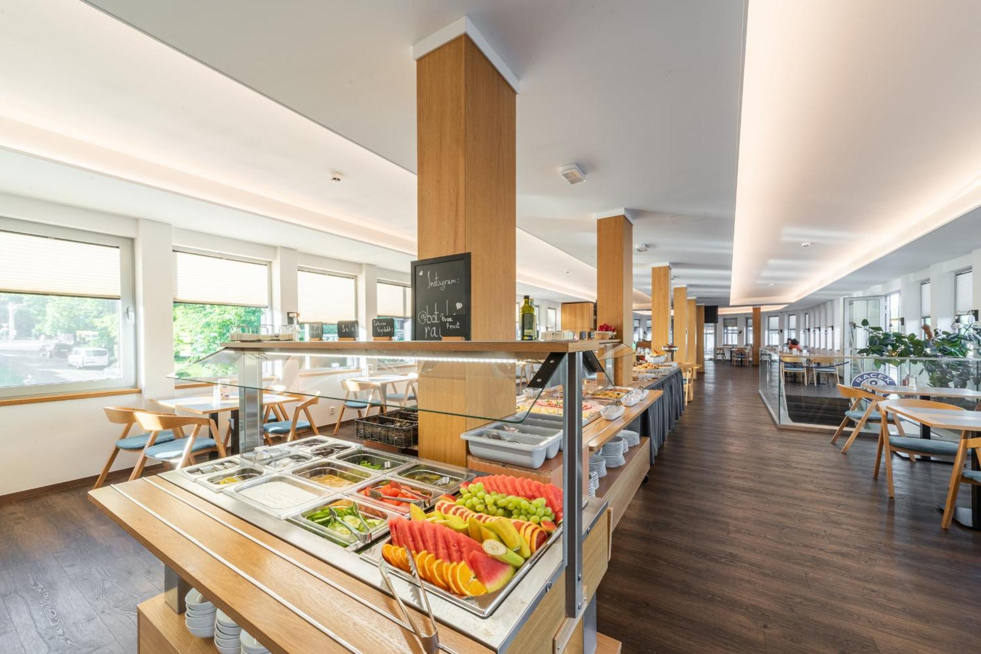 Racek Botel 3*