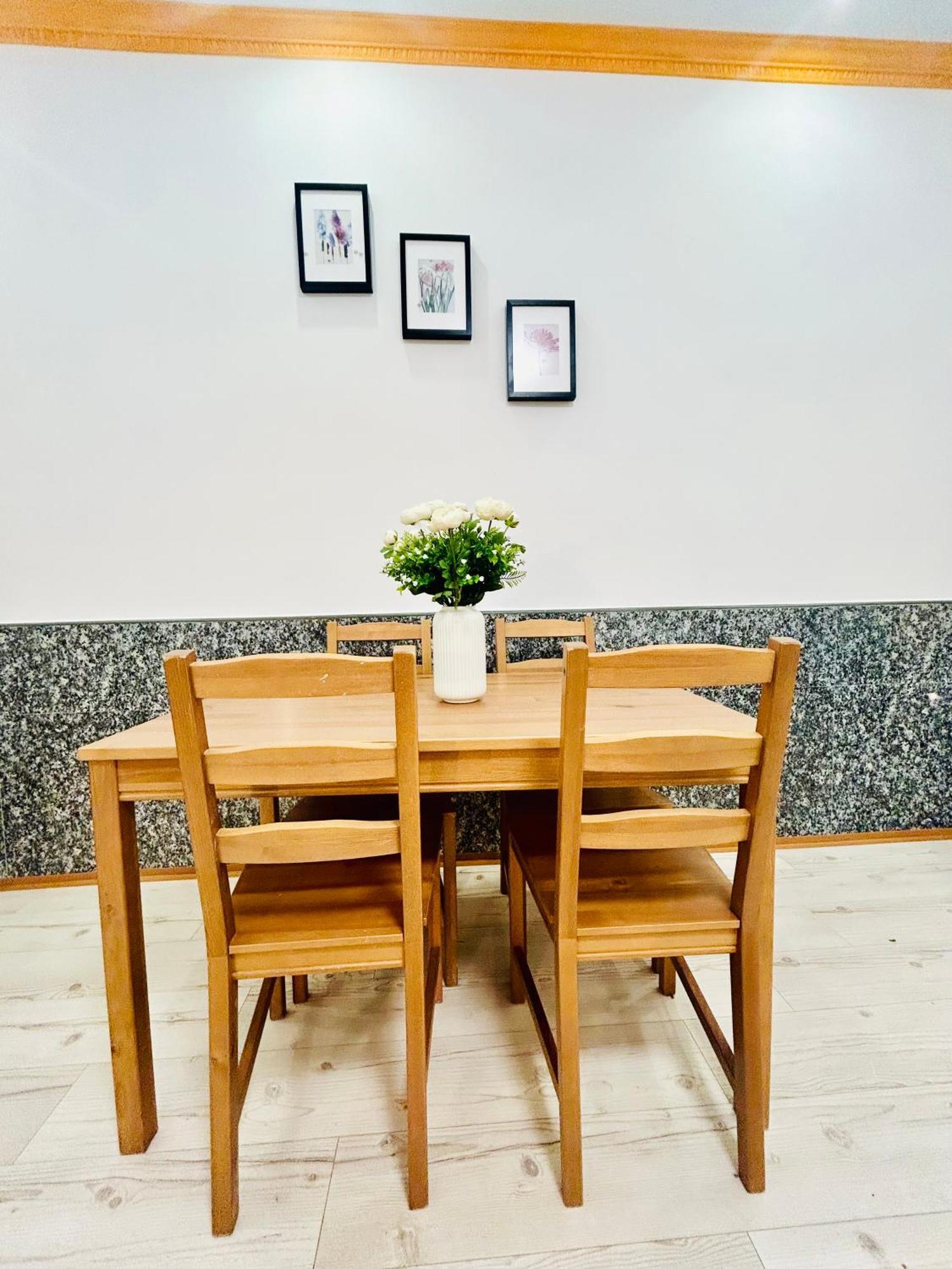 Modern Spacious In Center Apartment Prag