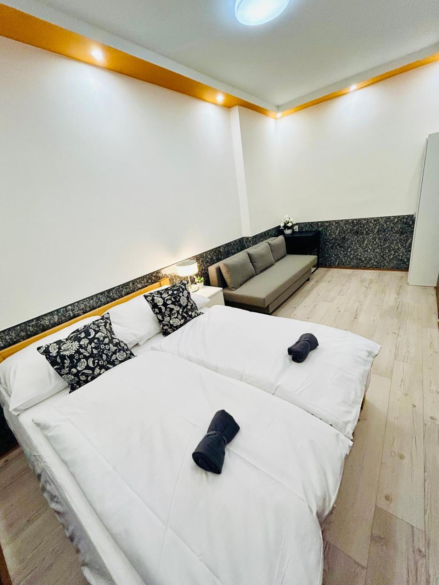 Modern Spacious In Center Prag