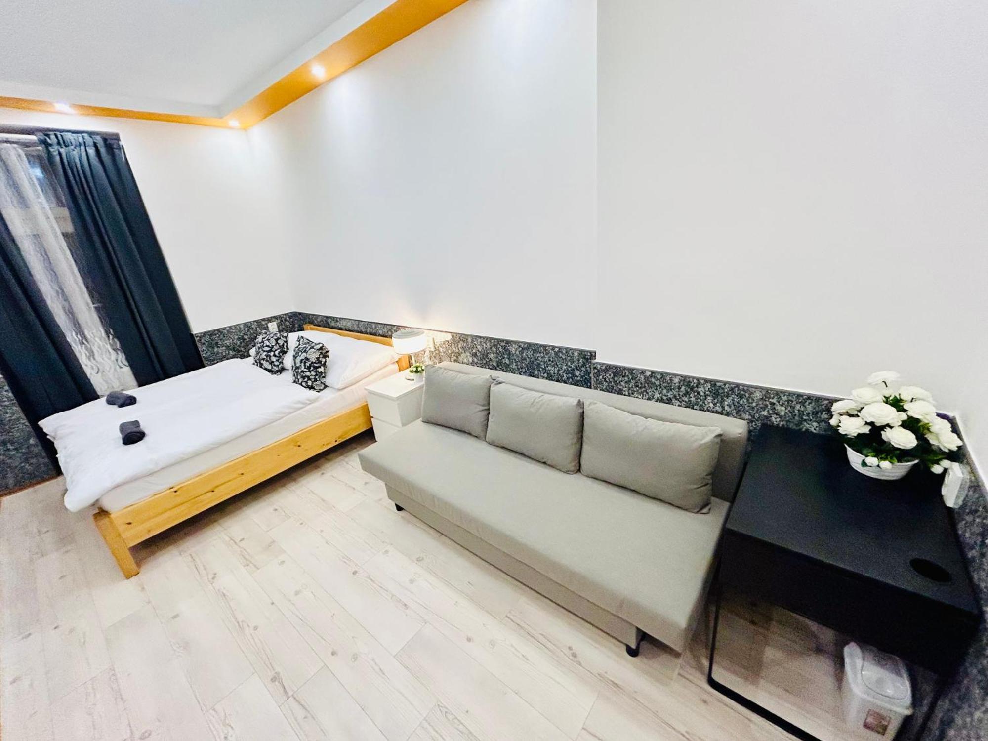 Modern Spacious In Center Apartment Prag