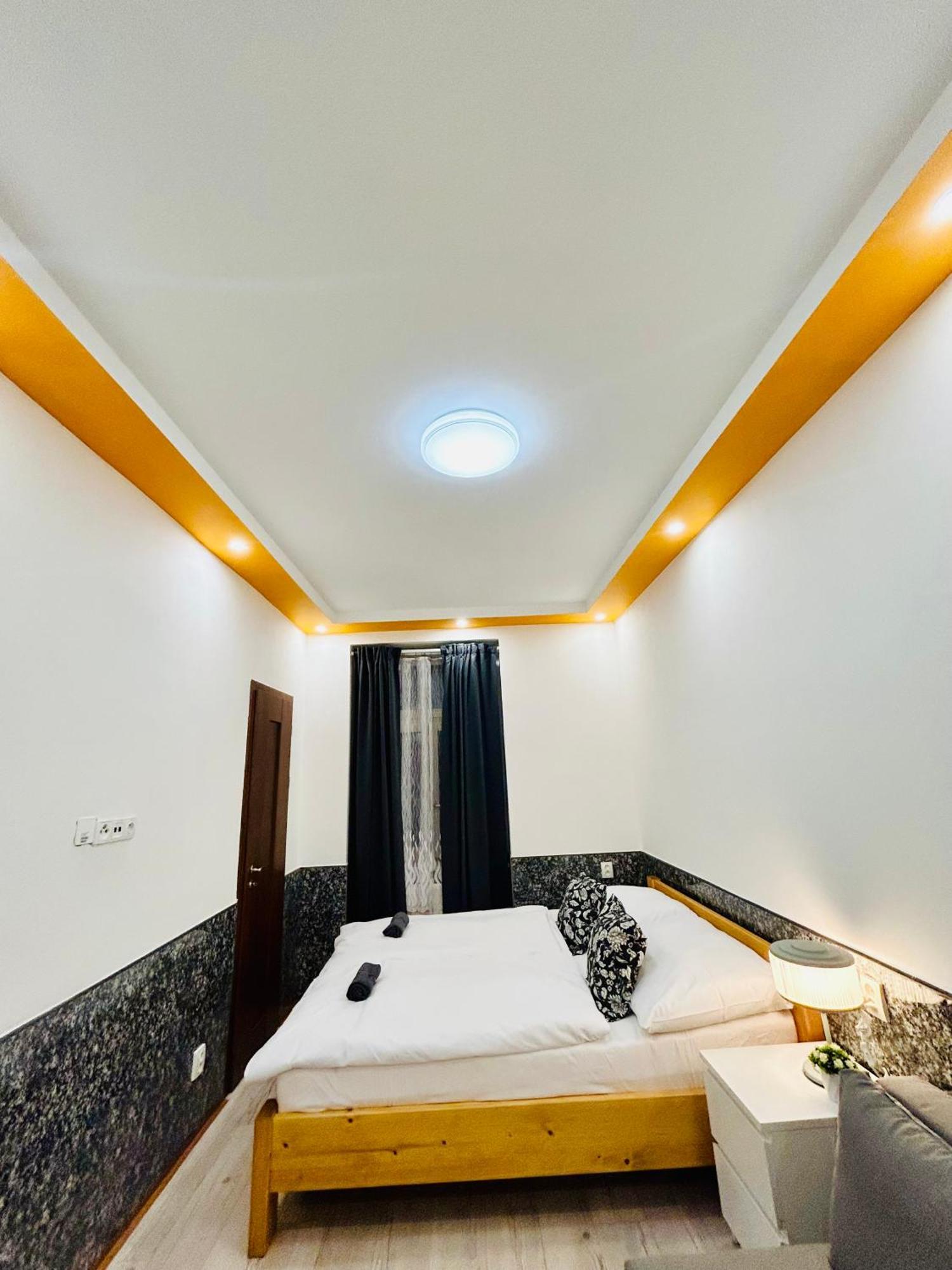Modern Spacious In Center Prag