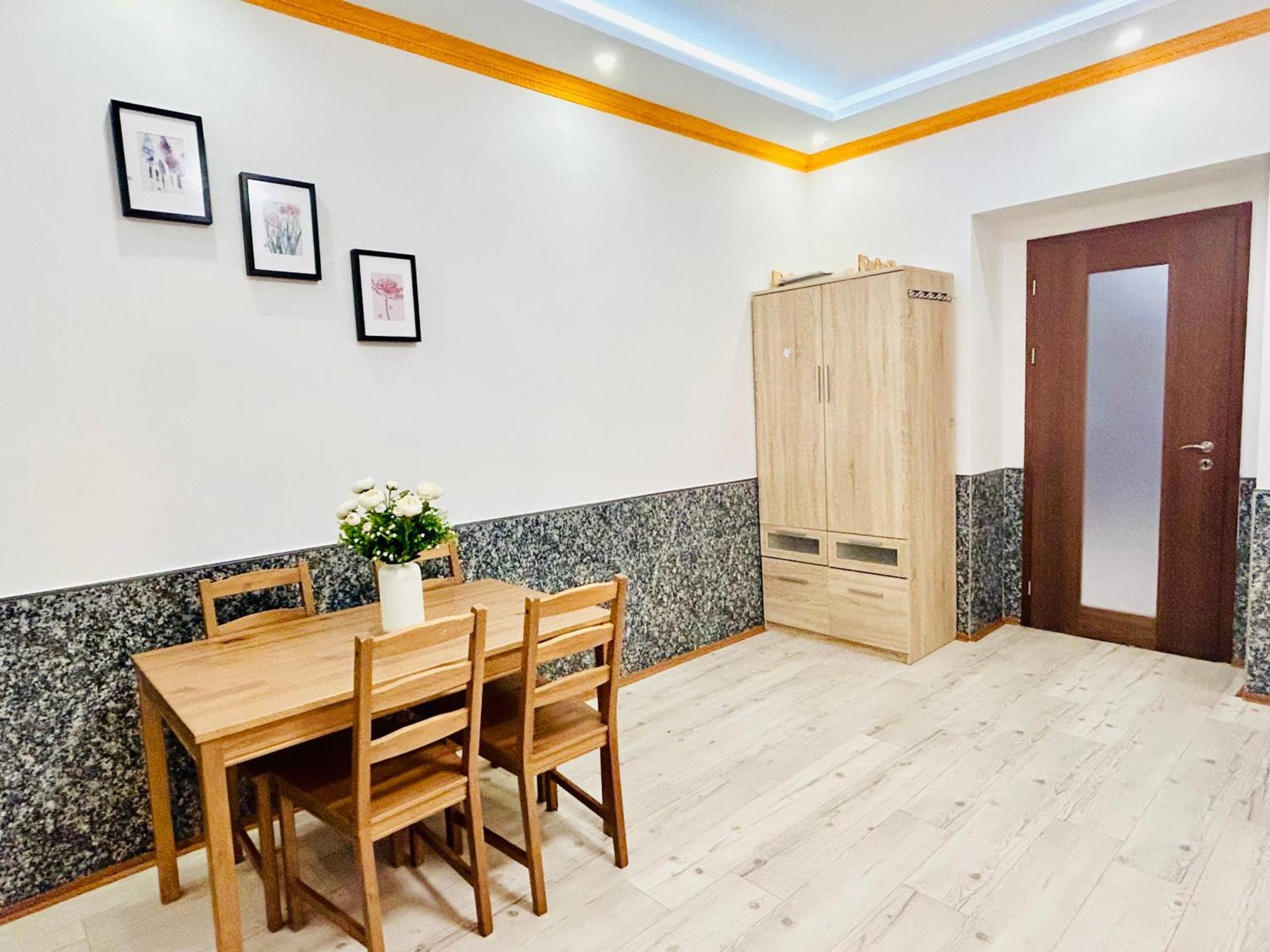 Modern Spacious In Center * Prag
