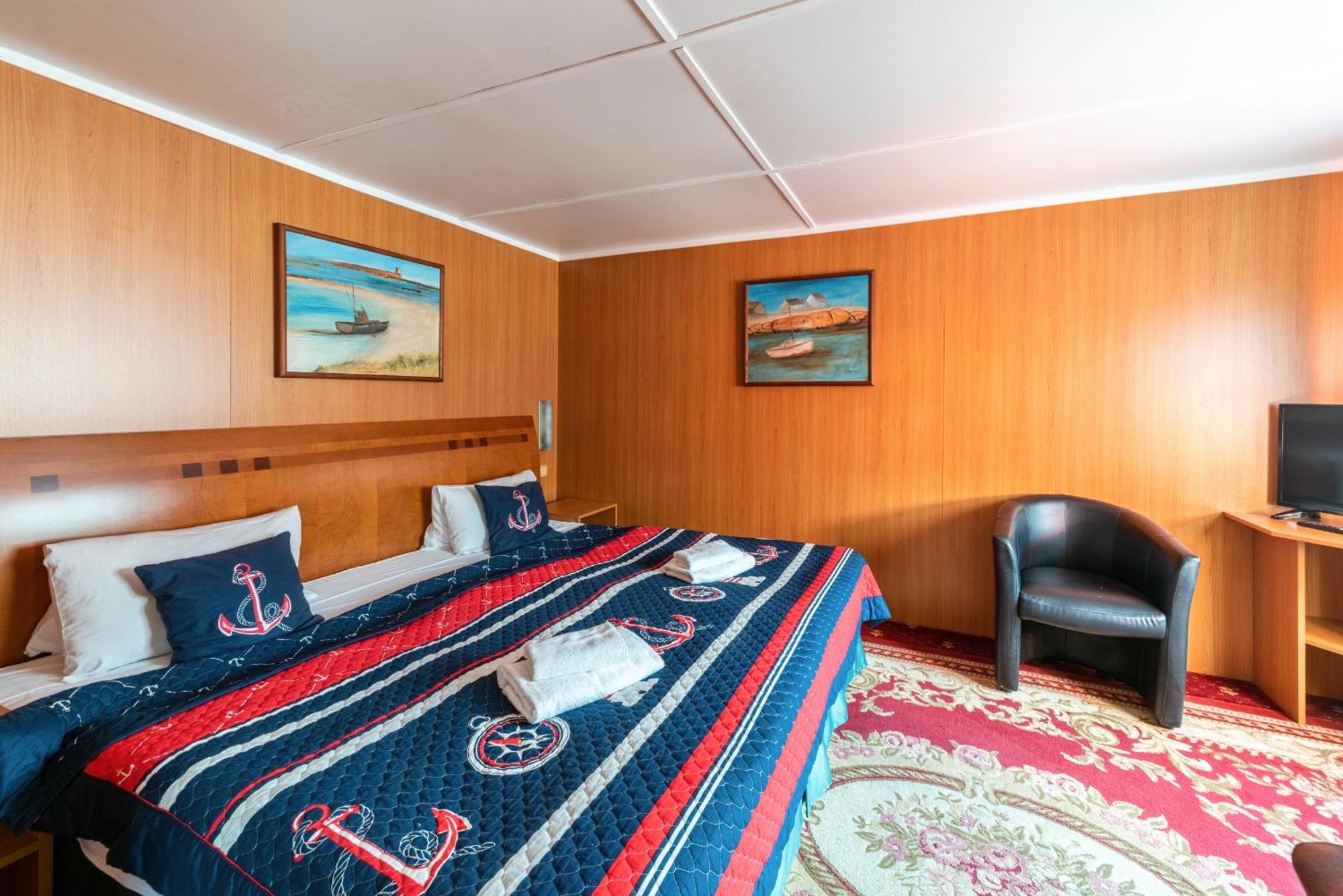 Båthotell Albatros 3*