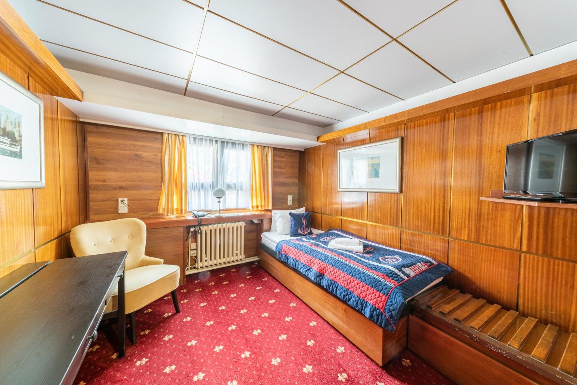 Albatros Båthotell 3*