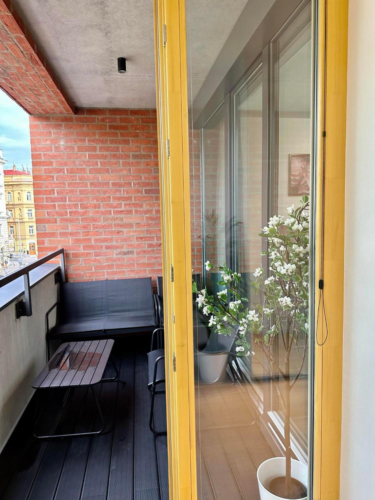 The Peony In Smichov, 5 Apartment *