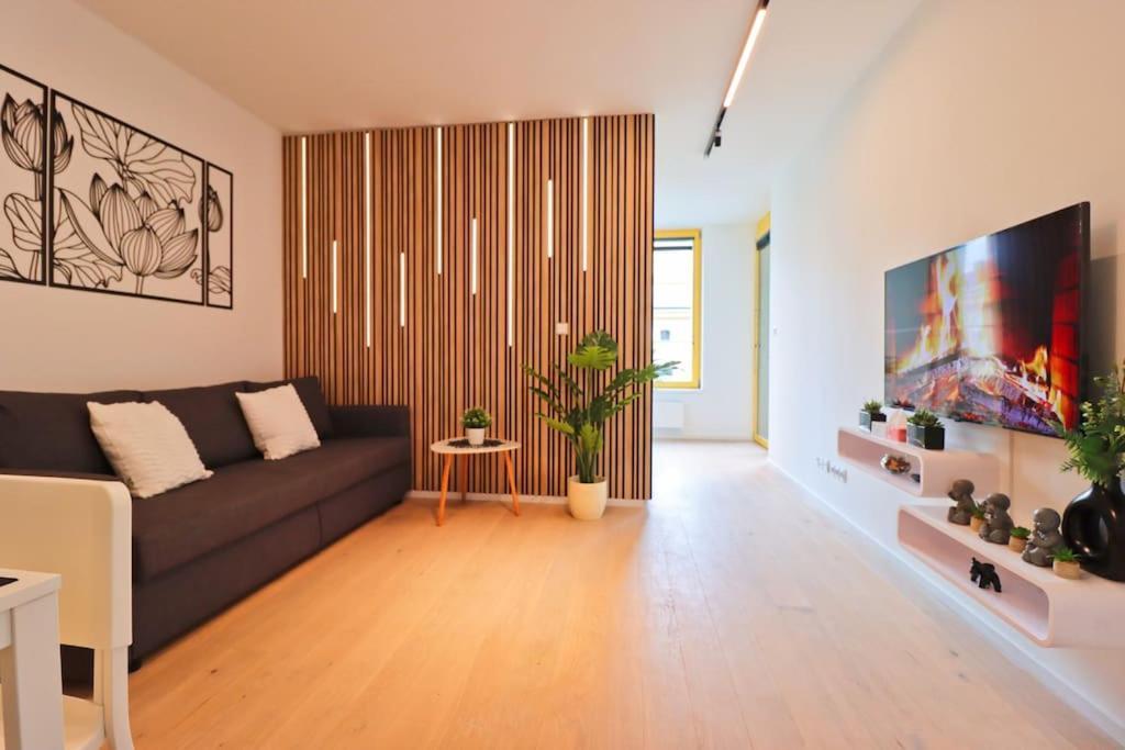 The Peony In Smichov, 5 Apartment *