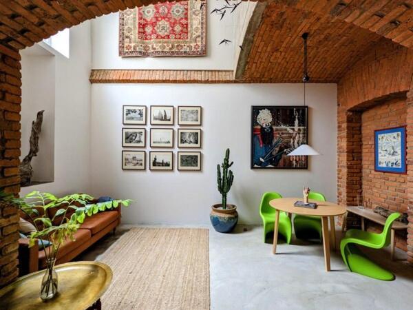 Romantic And Atypical In Prague's Montmartre Apartment *