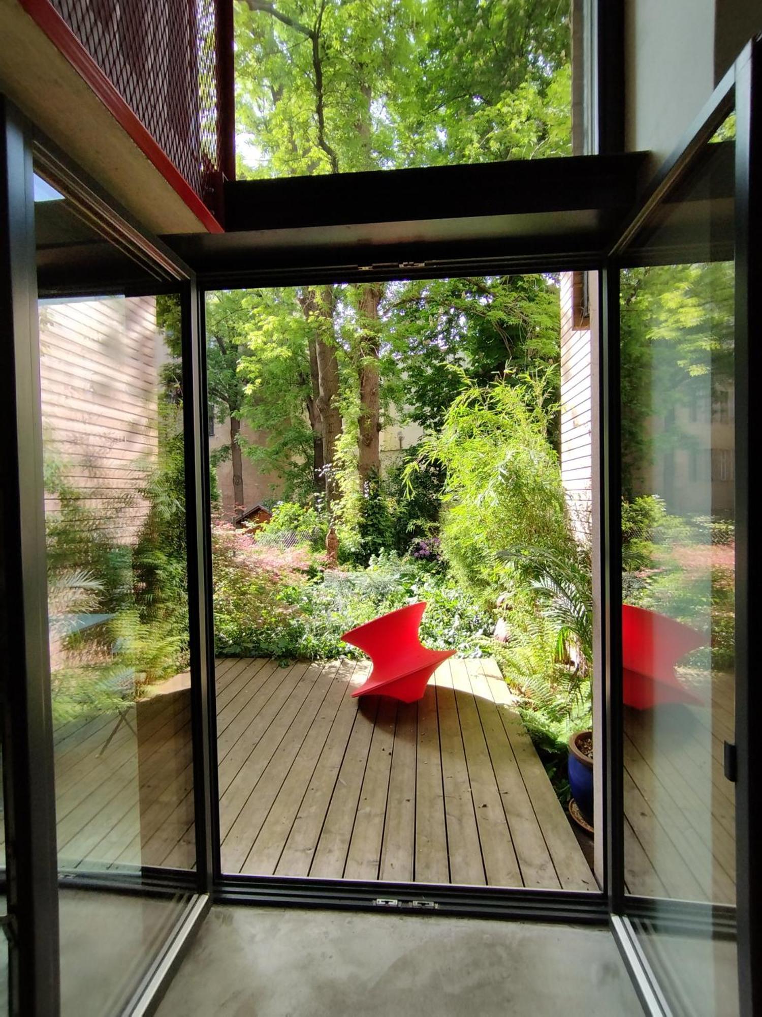 Romantic And Atypical In Prague's Montmartre Prag