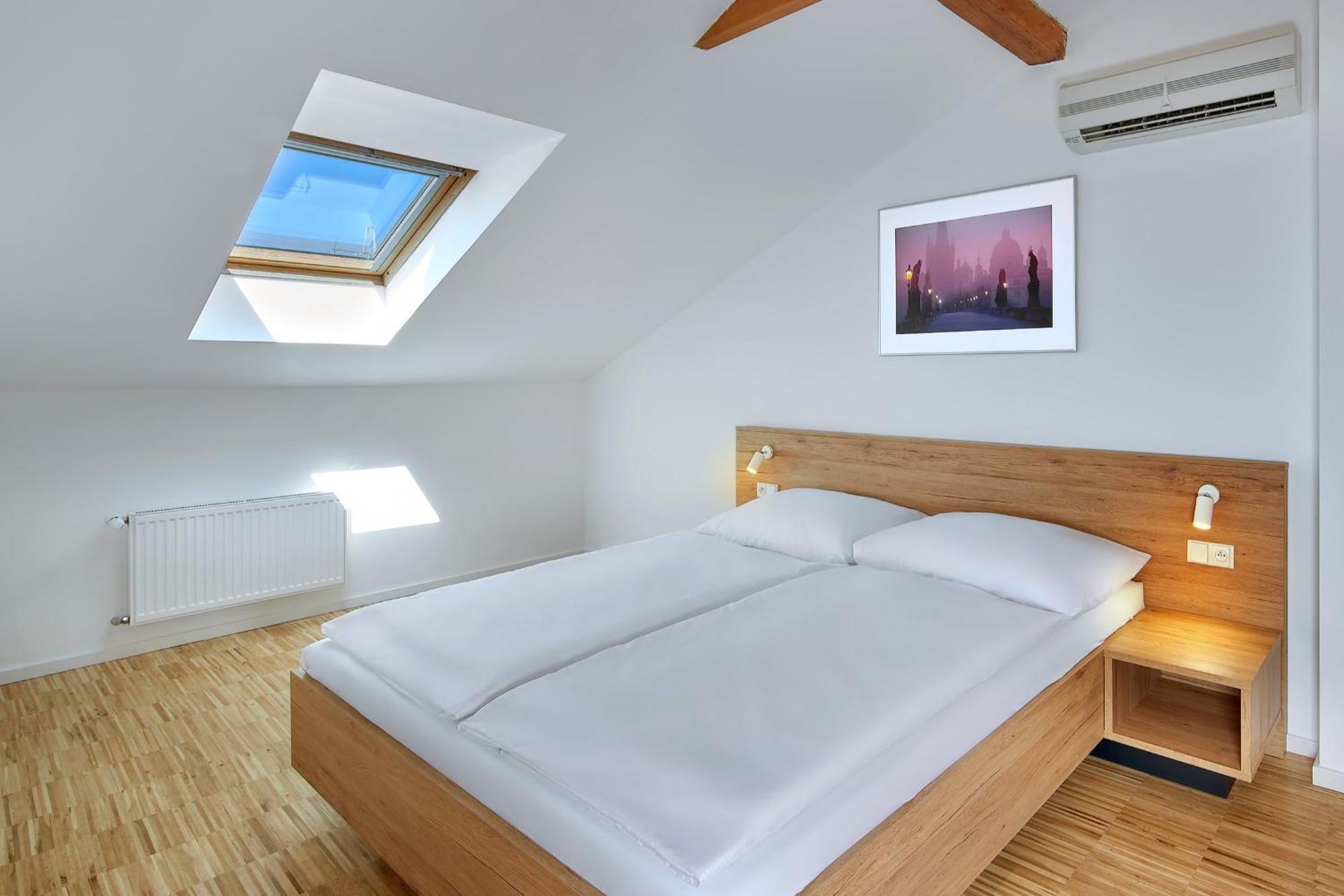 Downtown Kodanska 4* Prag
