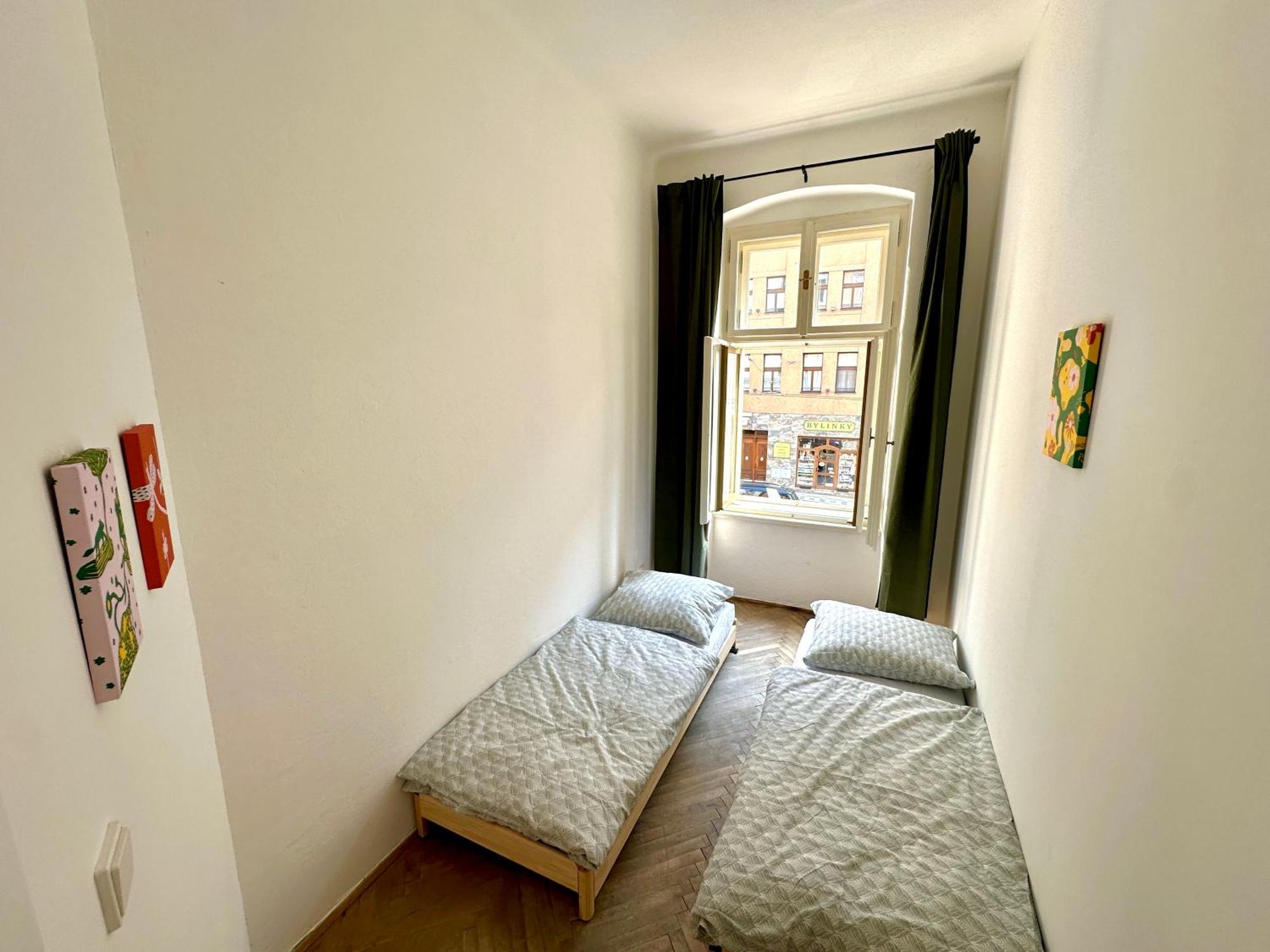 Location In Prague! 4 Bedrooms And Super Host! Apartmán *