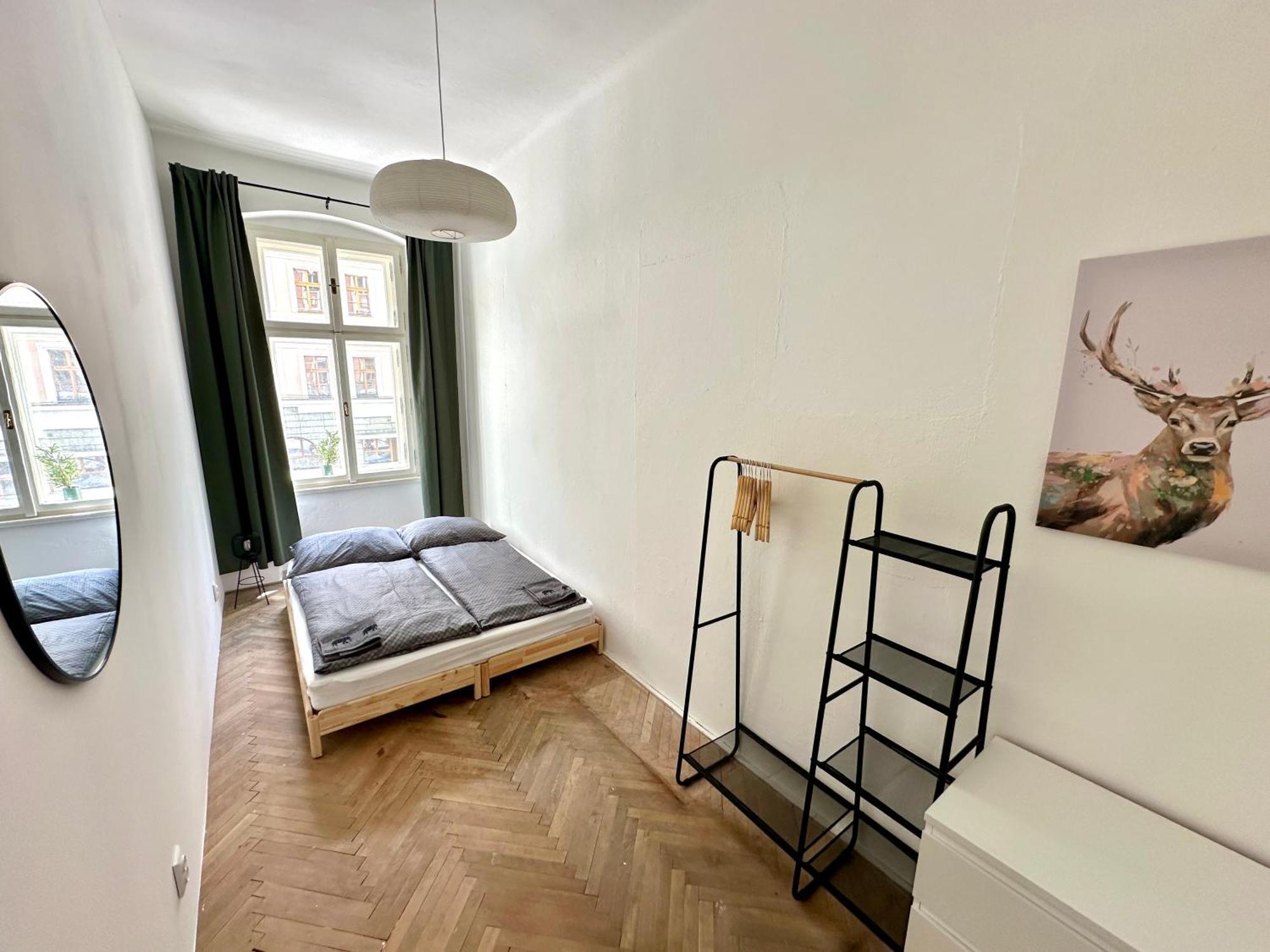 Location In Prague! 4 Bedrooms And Super Host! Apartmán