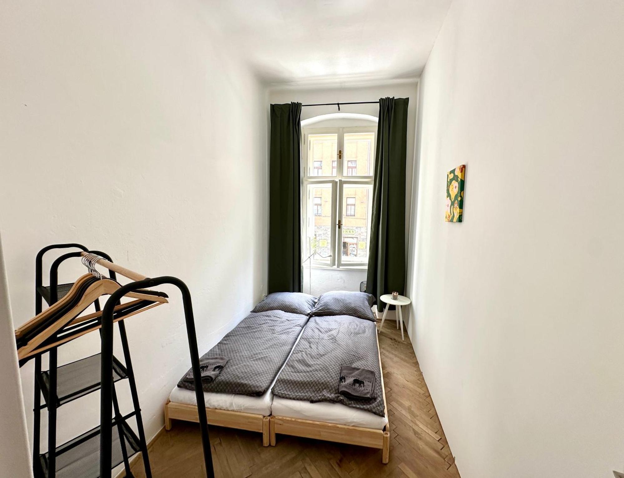 Location In Prague! 4 Bedrooms And Super Host! Apartmán