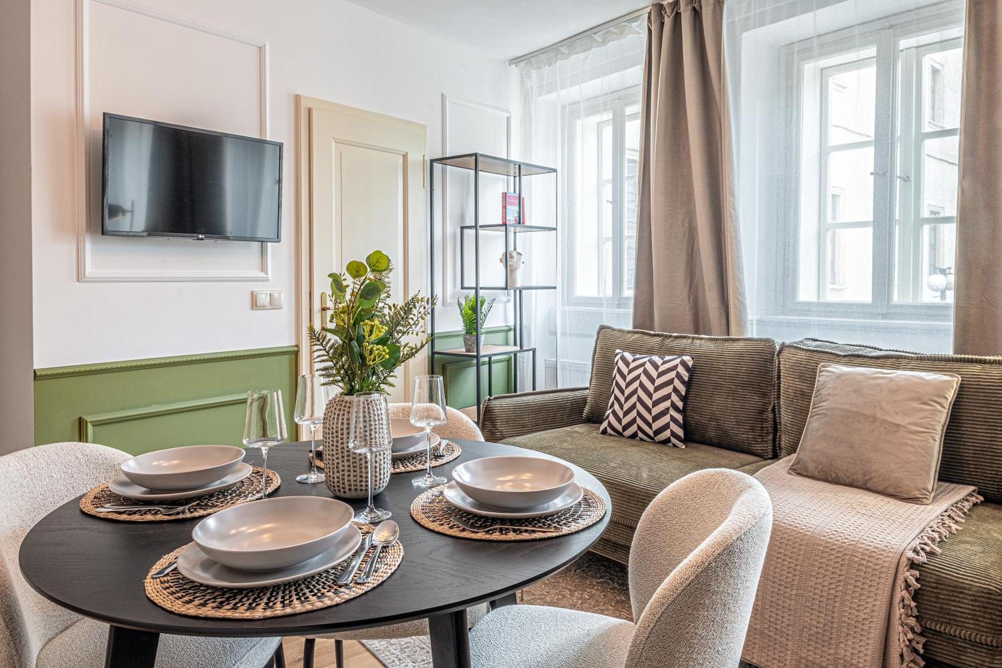 Apartment Beautifully Renovated At Lesser Town