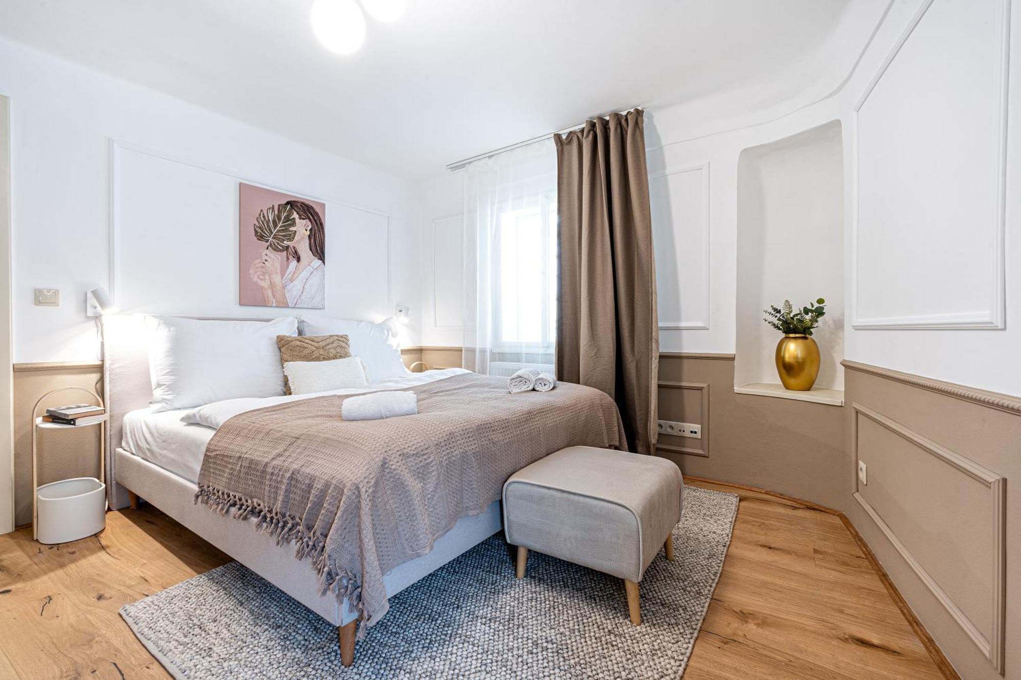 Beautifully Renovated At Lesser Town