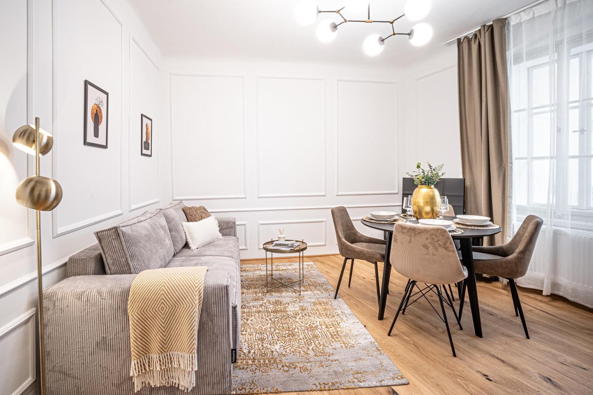 Apartment Beautifully Renovated At Lesser Town *