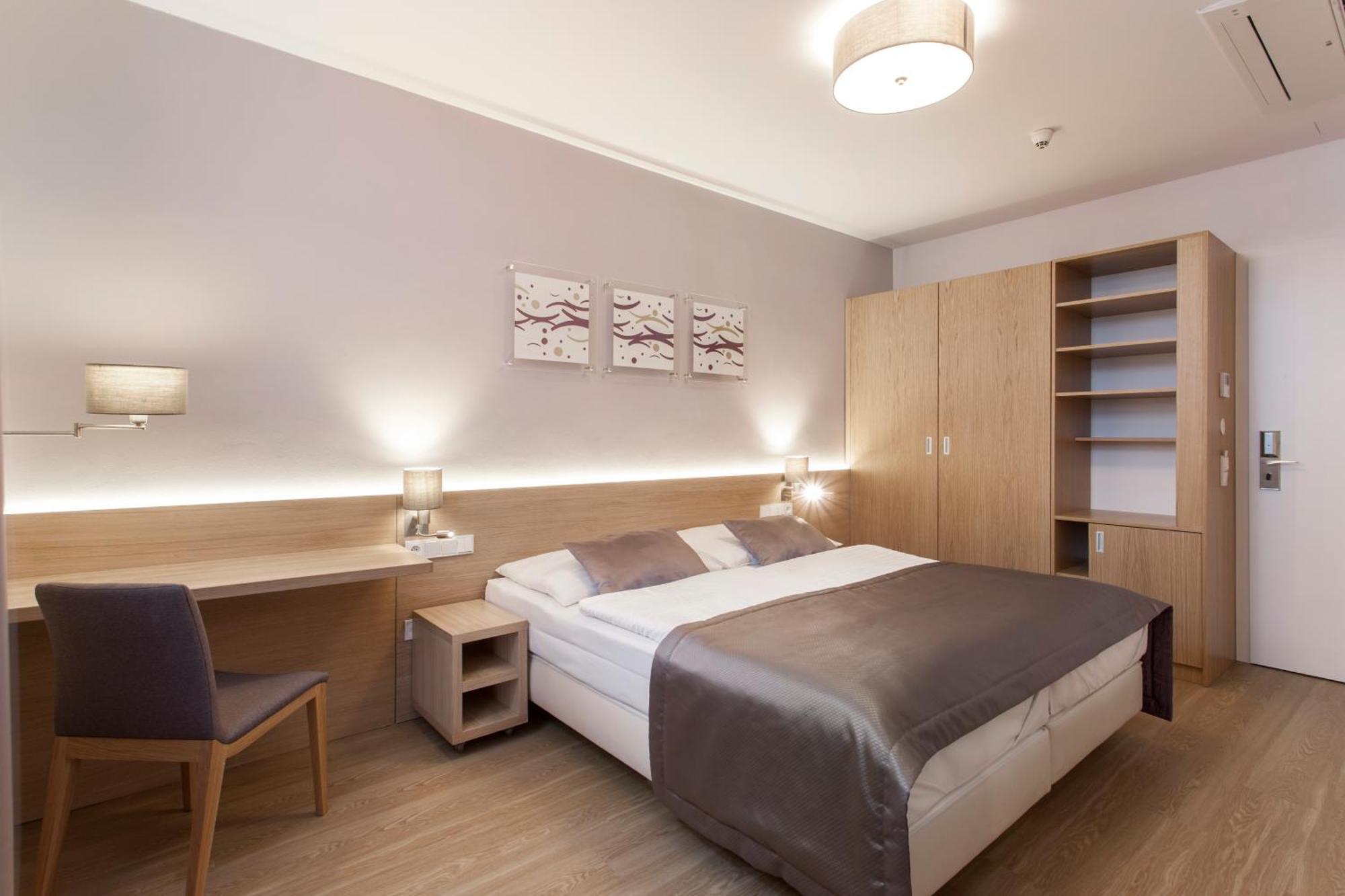Hotel Carol 4*
