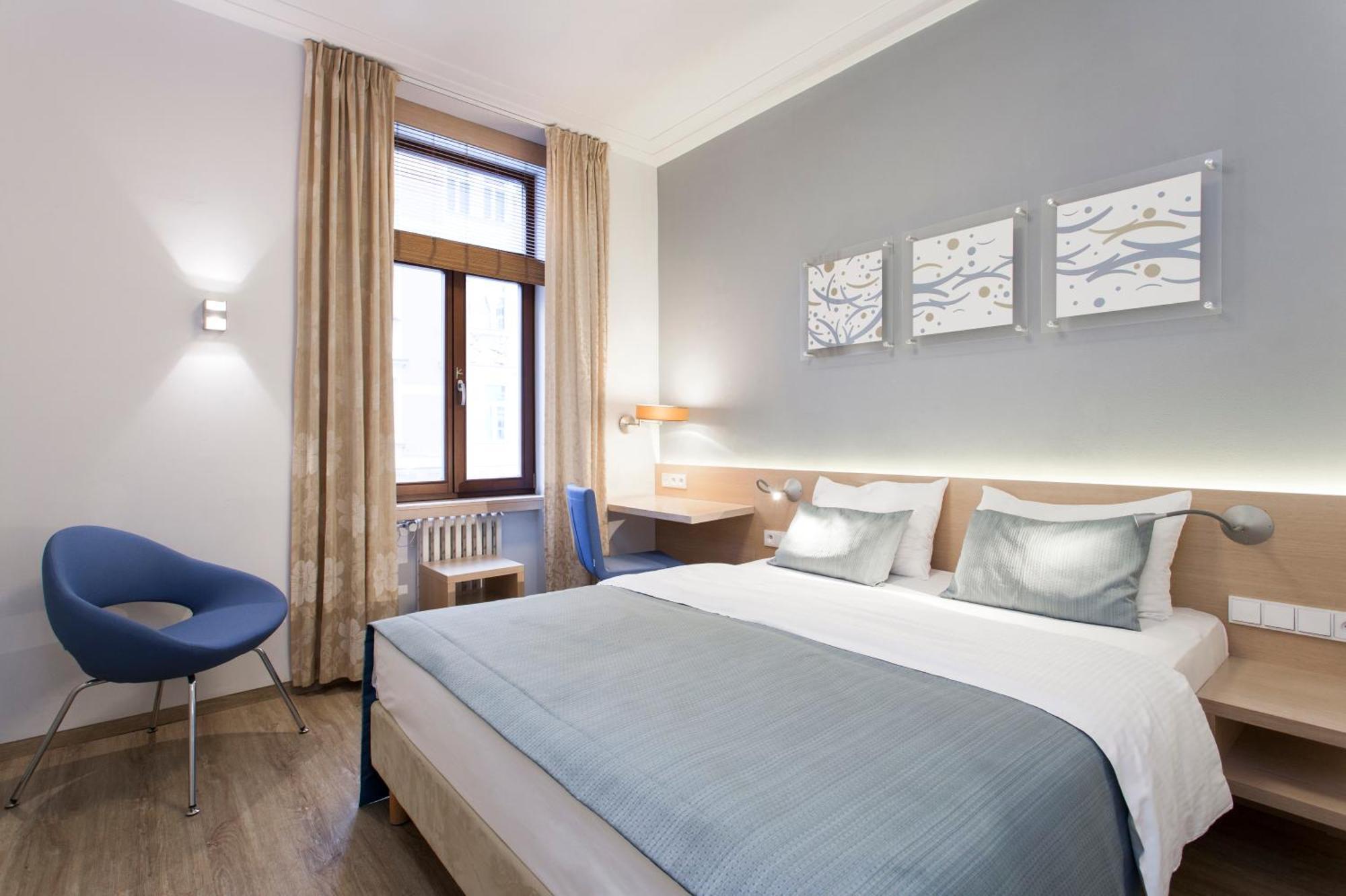 Carol Hotel