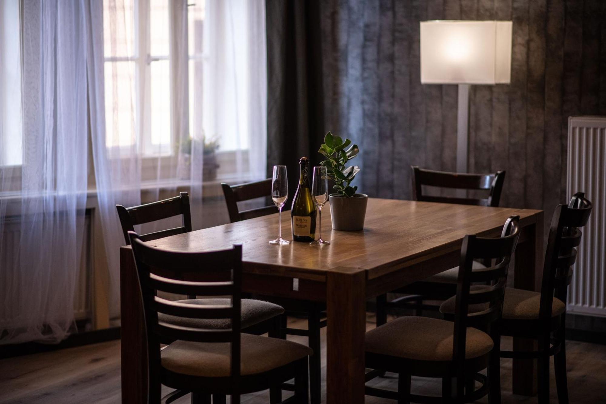 Locals Monastery Apartment Prag