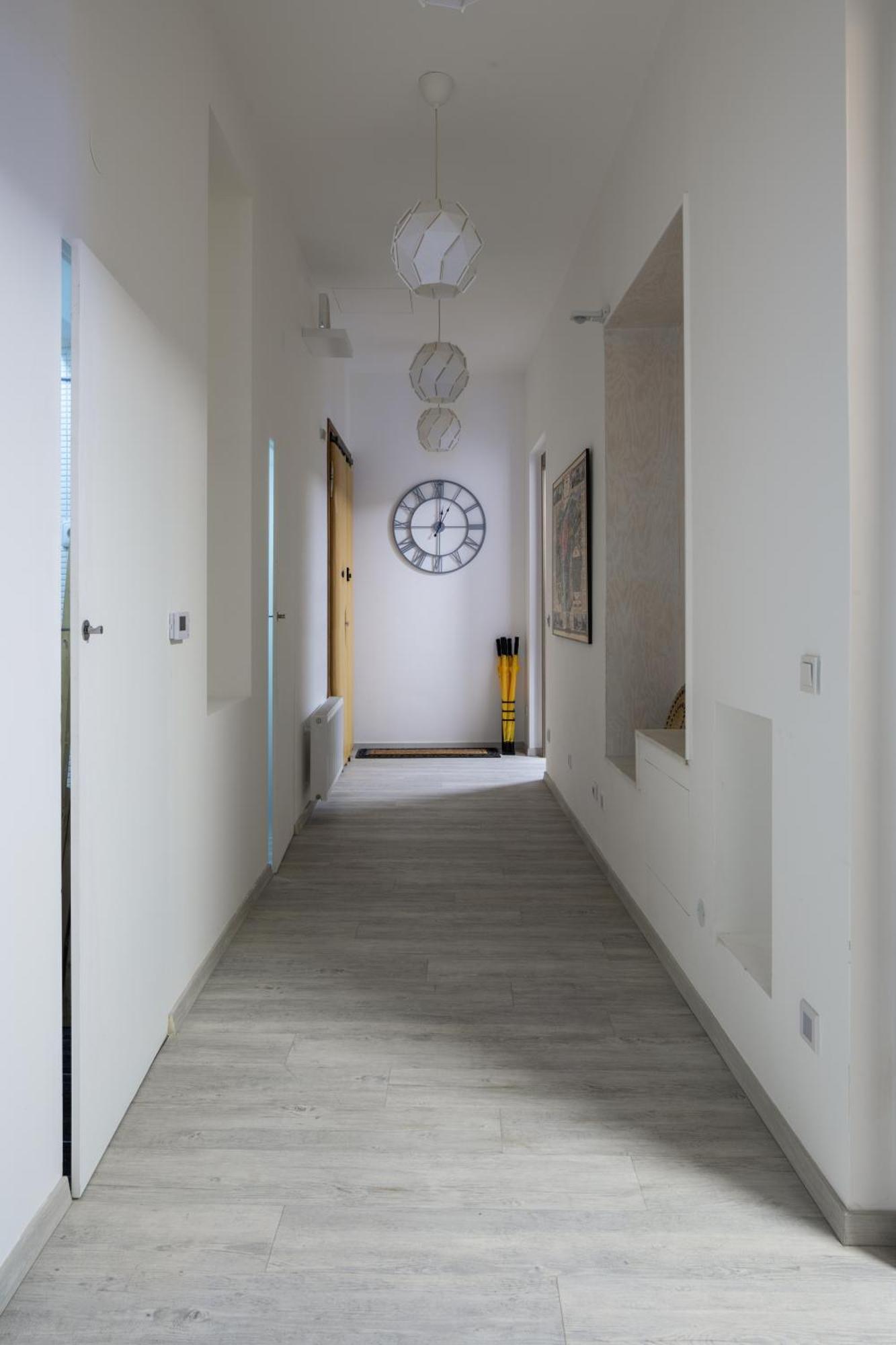 Designer In New Town By Days - 