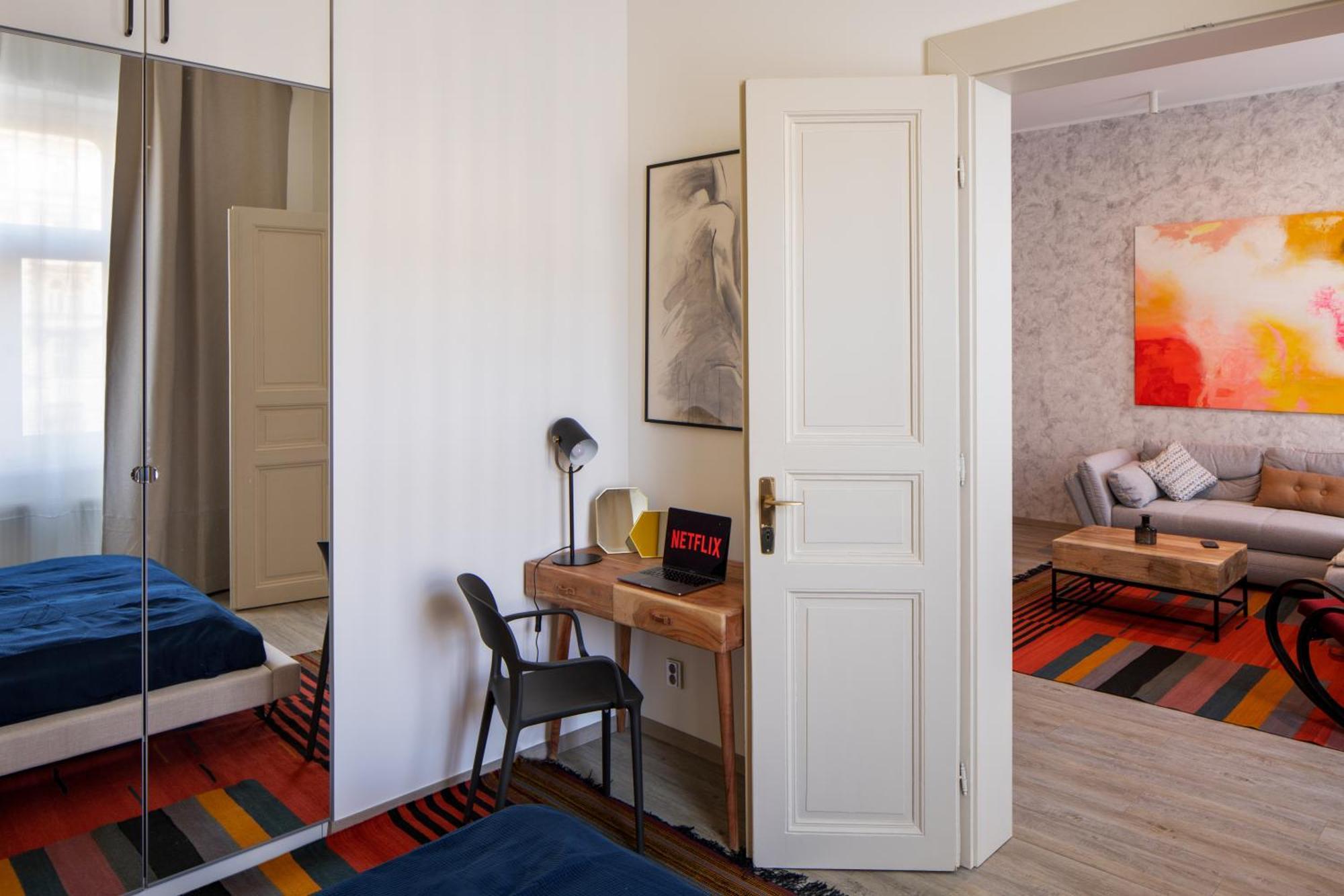 Apartment Designer In New Town By Days - 