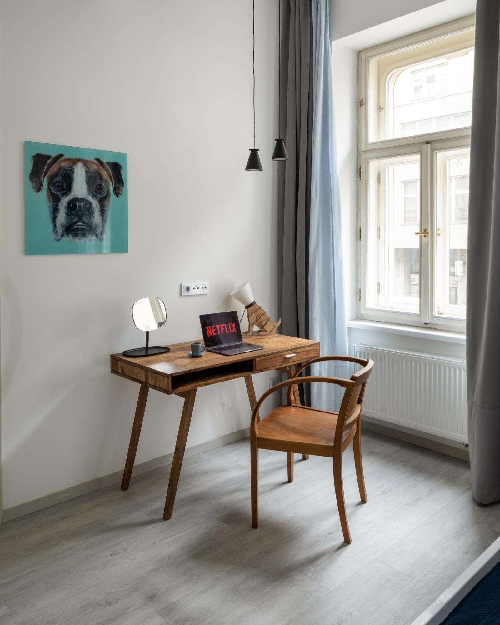 Designer In New Town By Days - 