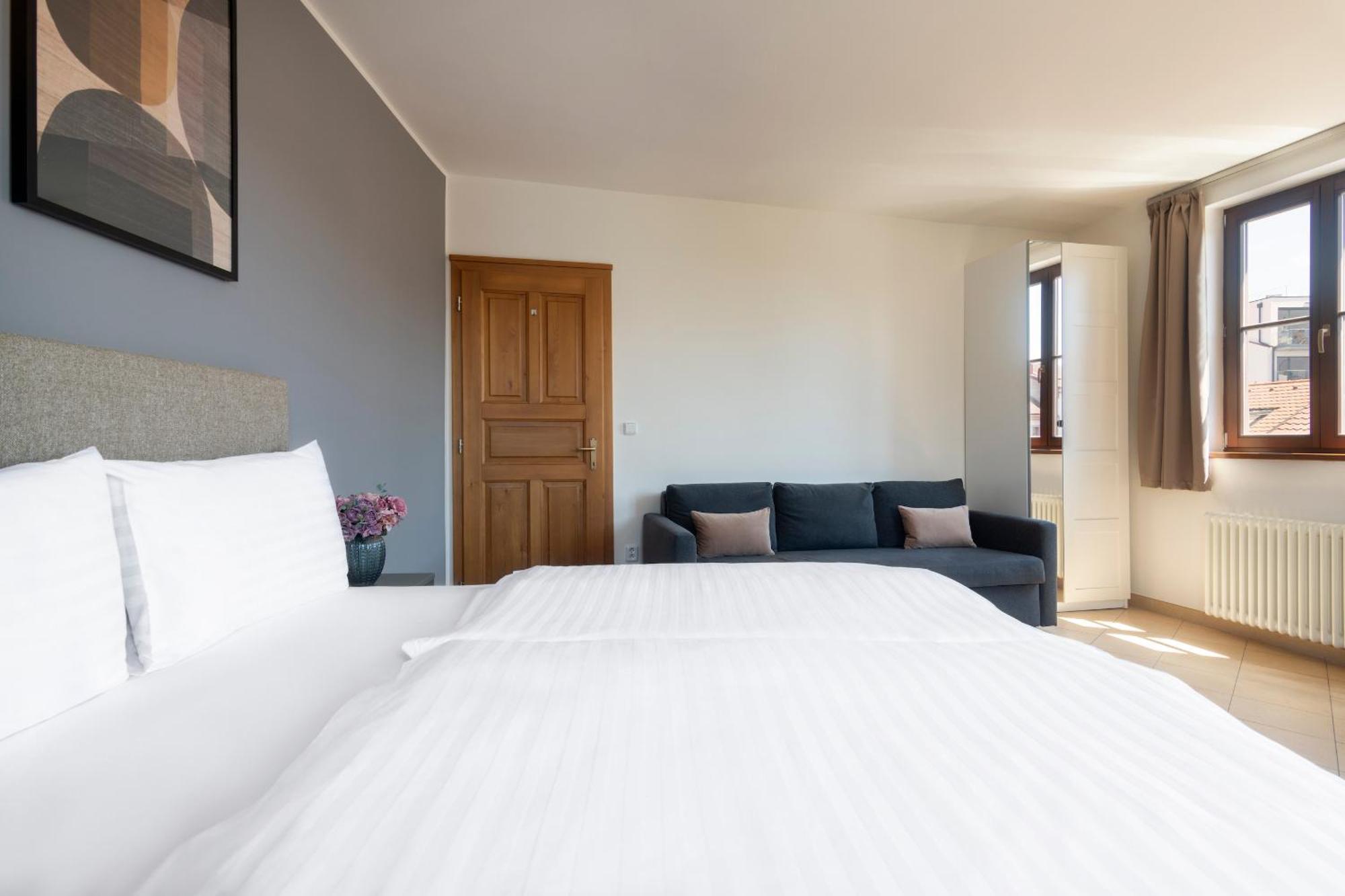 Bohemian Dreams And By Dwellfort Aparthotel Prague