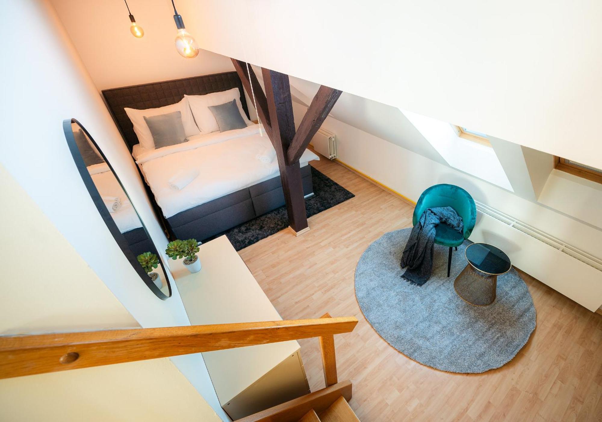 A/c Lux Rooftop 6br+3.5bath Wenceslas Square *