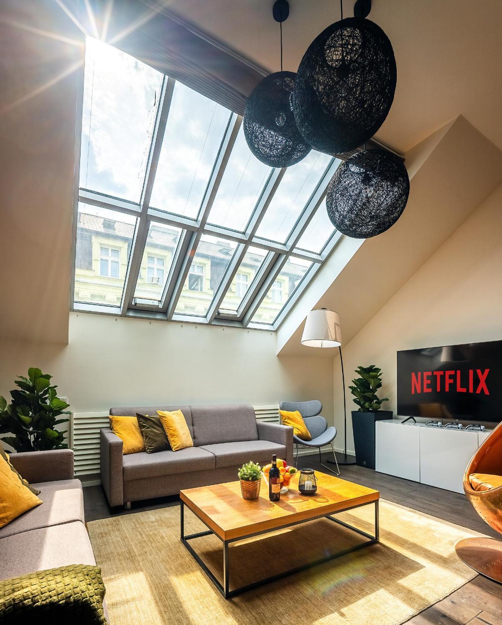 Apartment 5br+2bath Old Town Loft Luxe Brickhouse, A/c