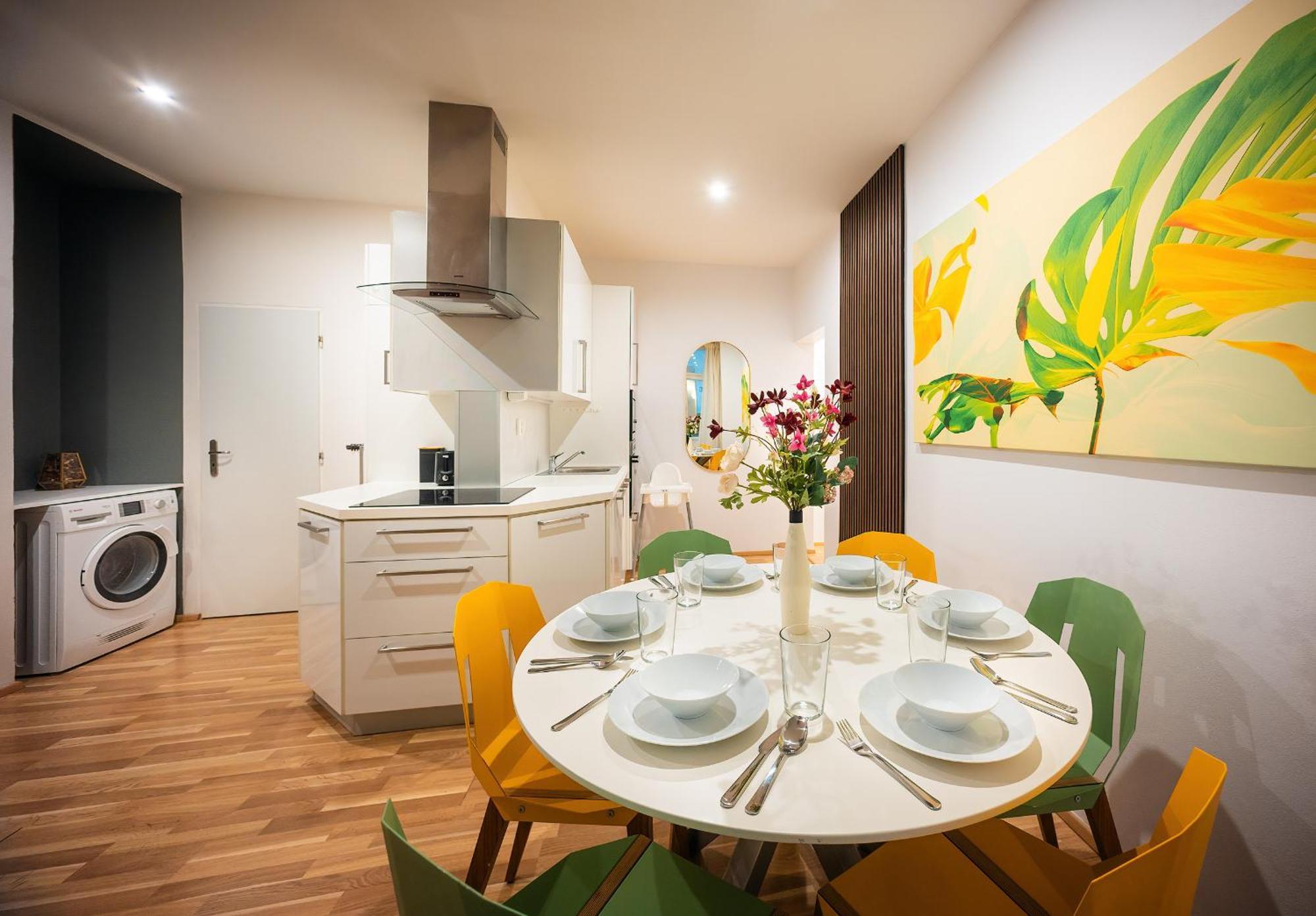 Apartment 4br+2bath Old Town Family Oasis Luxury *