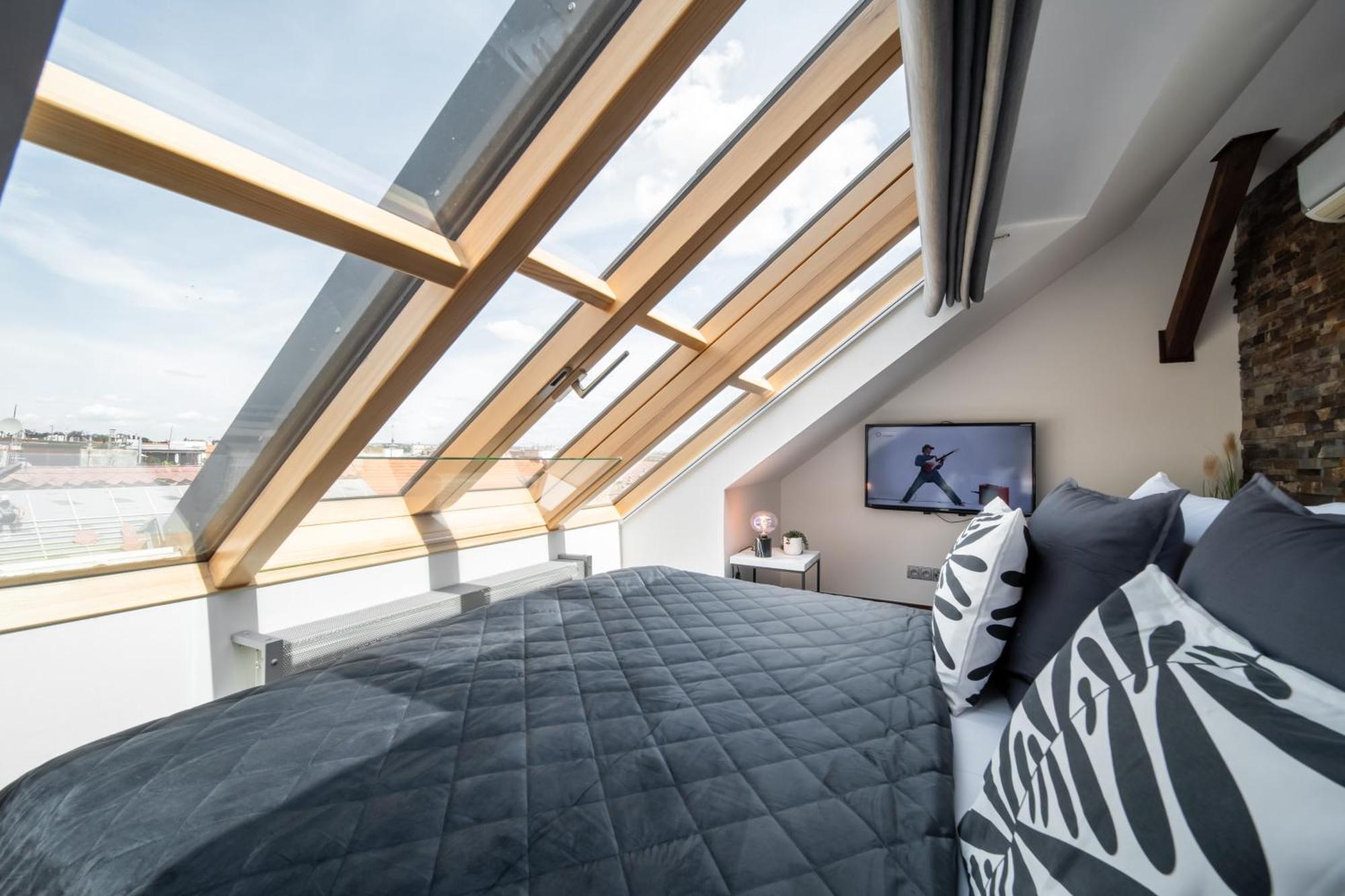 View Luxury With Foosball & Xbox - In Centre
