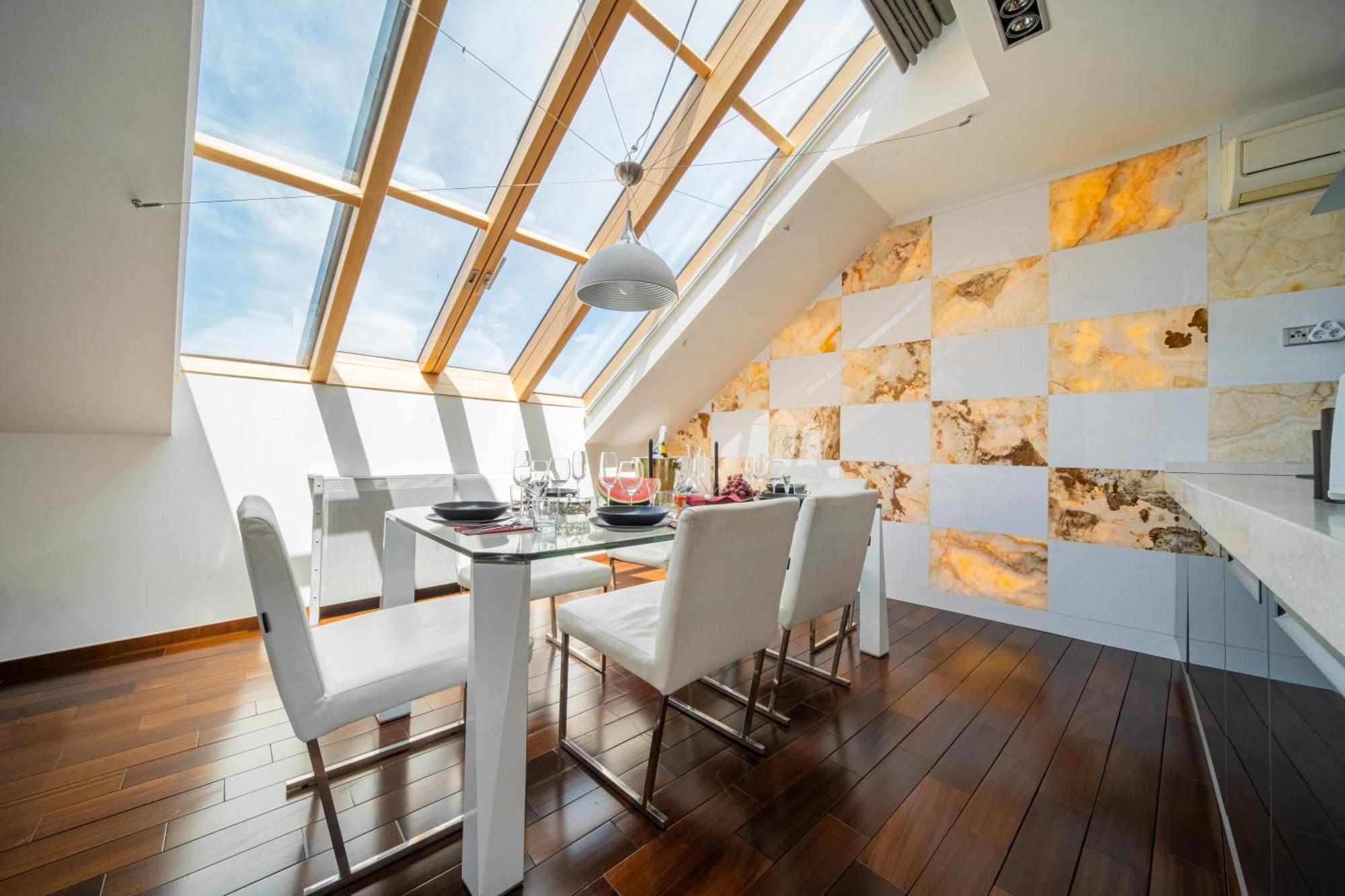 View Luxury With Foosball & Xbox - In Centre Lejlighed