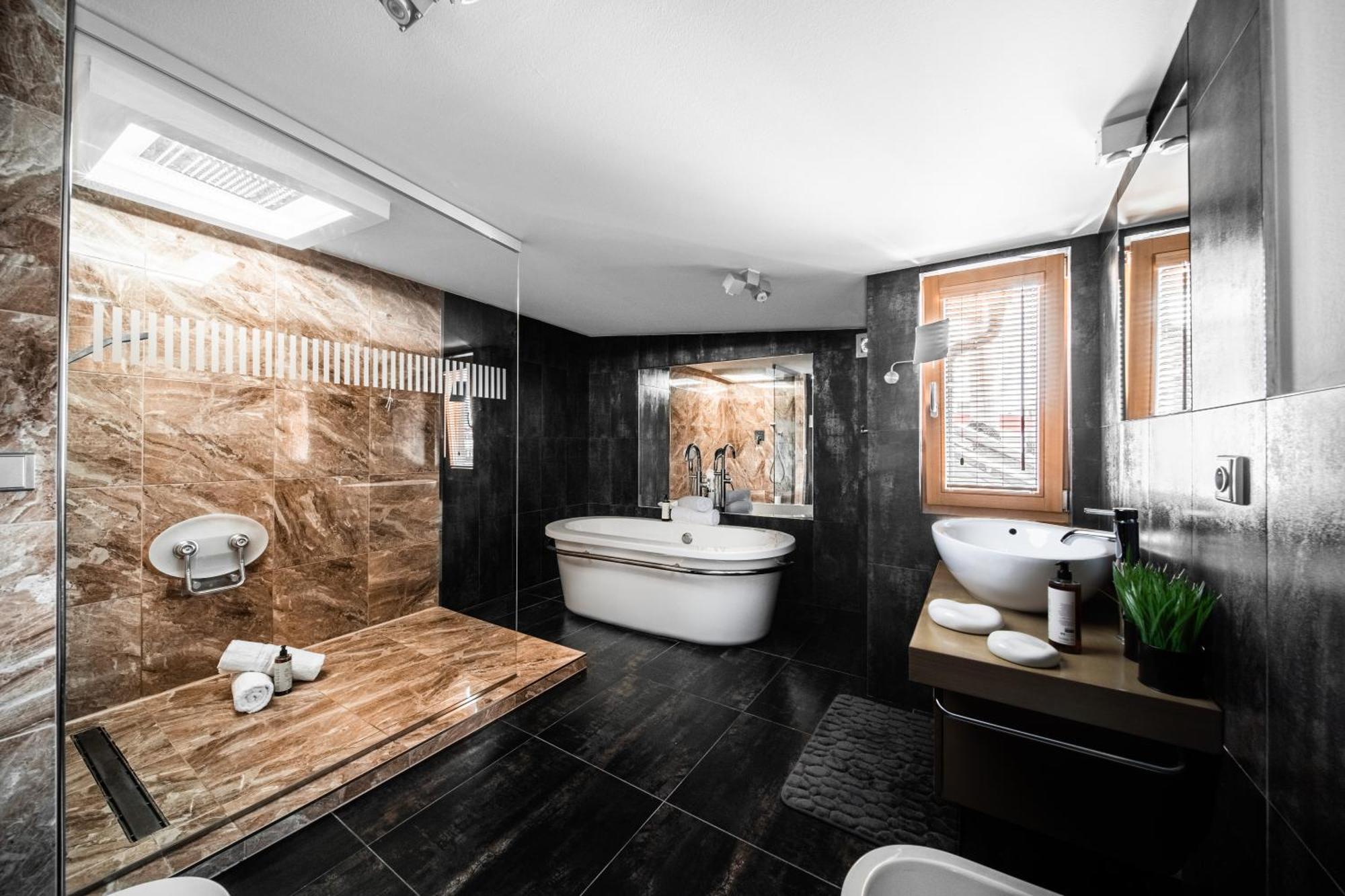View Luxury With Foosball & Xbox - In Centre Prag