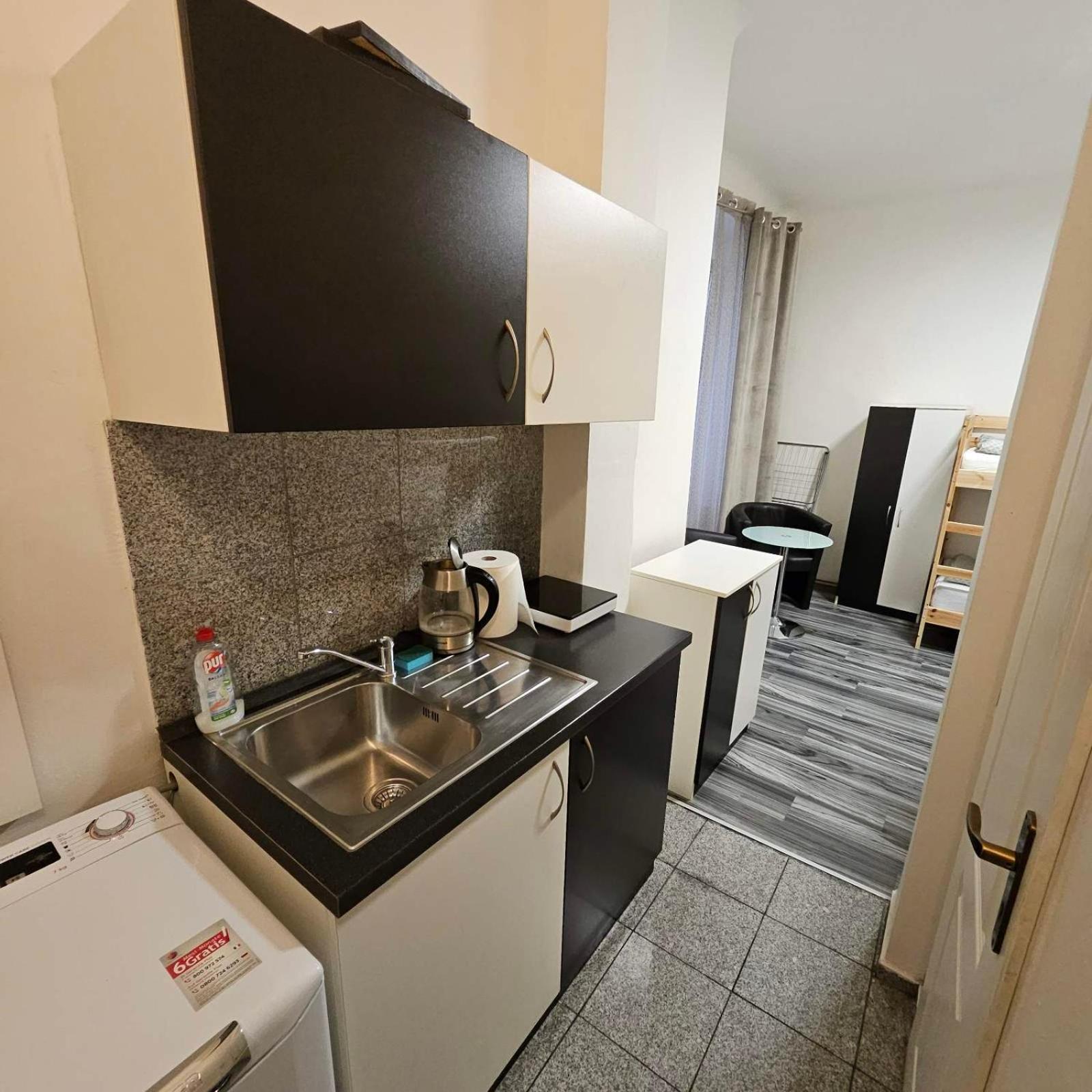 Small In Downtown For Groups Apartment
