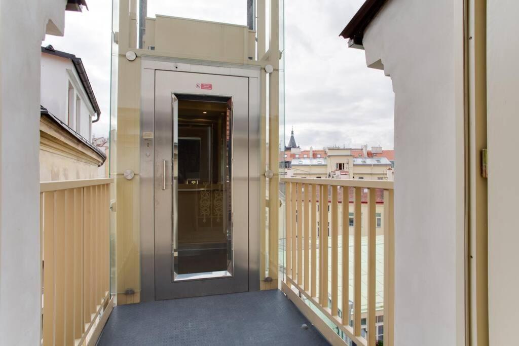 Apartment Unique City Centre Duplex, Castle View, Roof Top Terrace