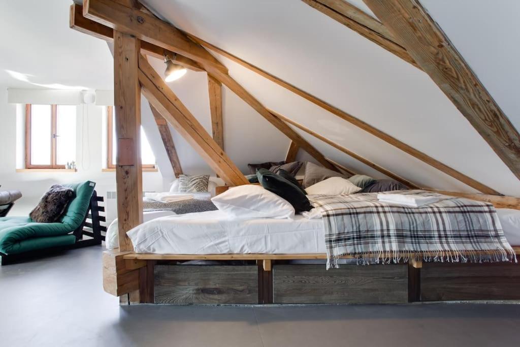 Unique City Centre Duplex, Castle View, Roof Top Terrace Apartment Prag