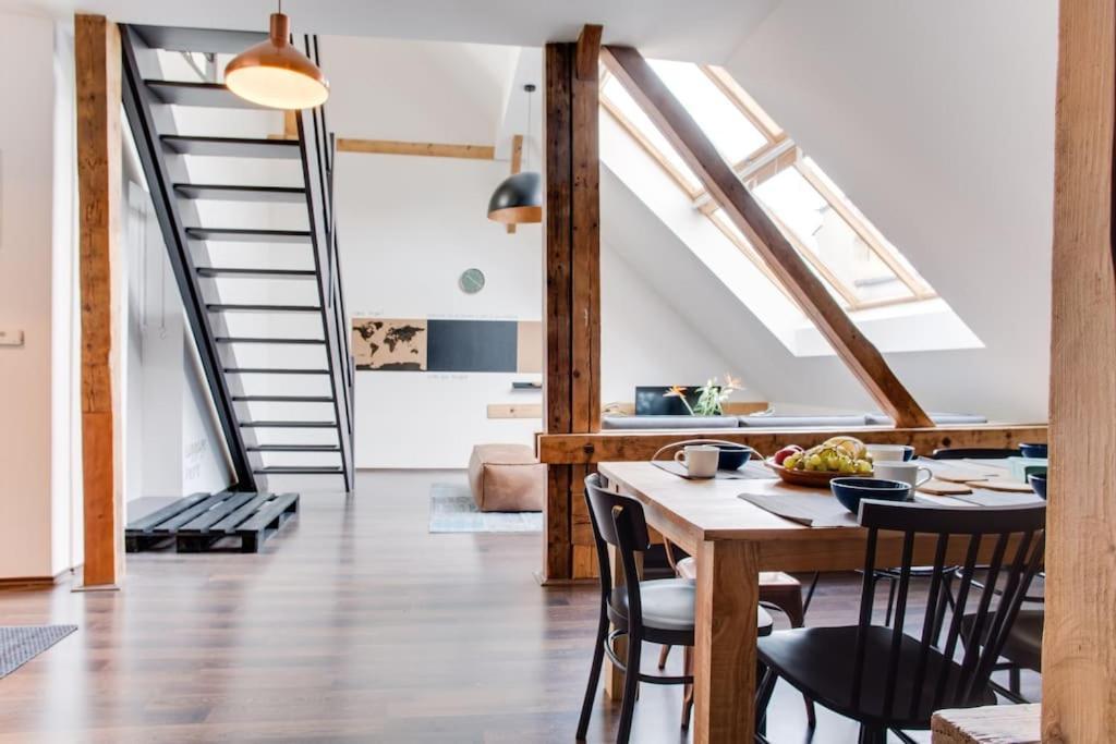 Unique City Centre Duplex, Castle View, Roof Top Terrace Apartment