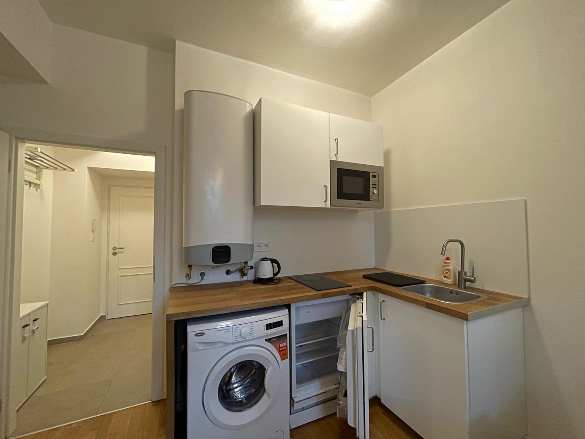 Celak In 1 On Metro Muzeum Apartment