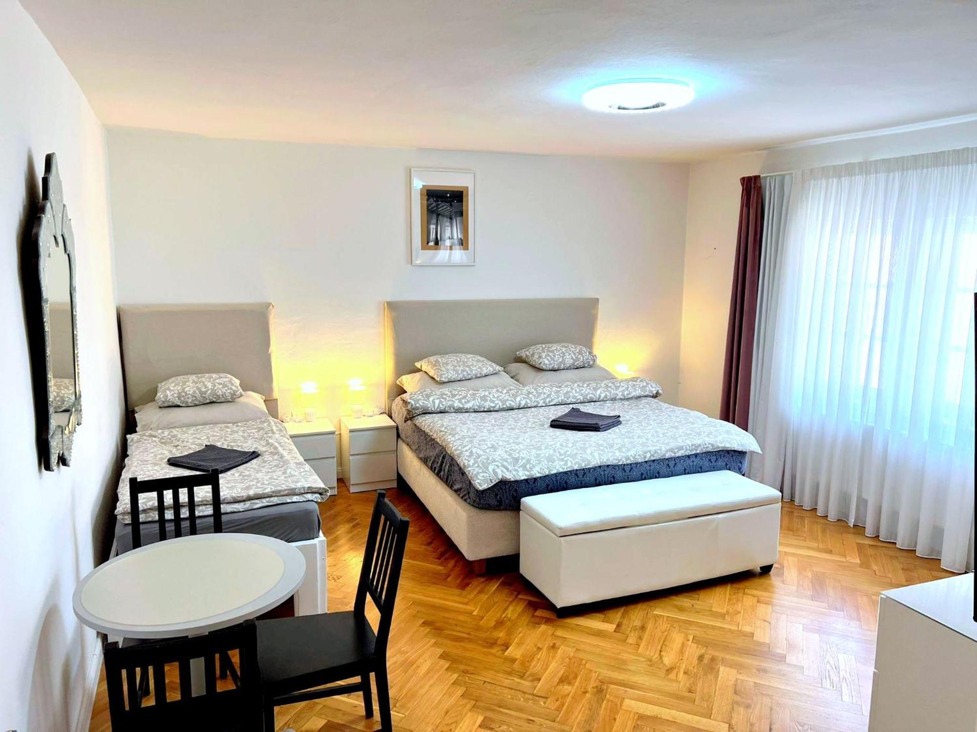 At The Blue Lion & Parking Assistance Homestay
