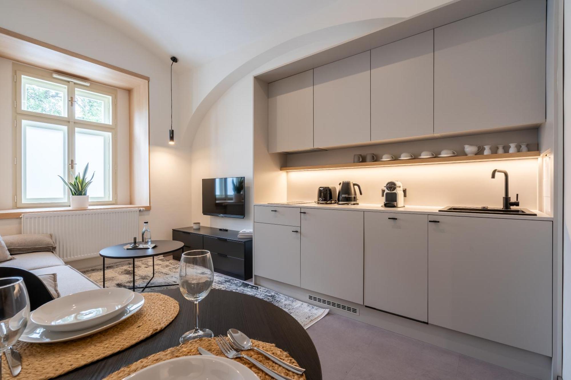 Honest Karlin Aparthotel *