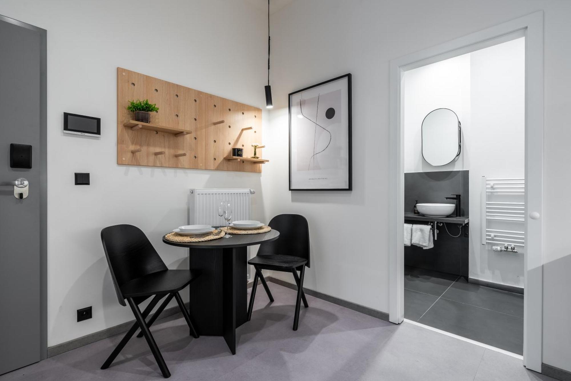 Honest Karlin Prague
