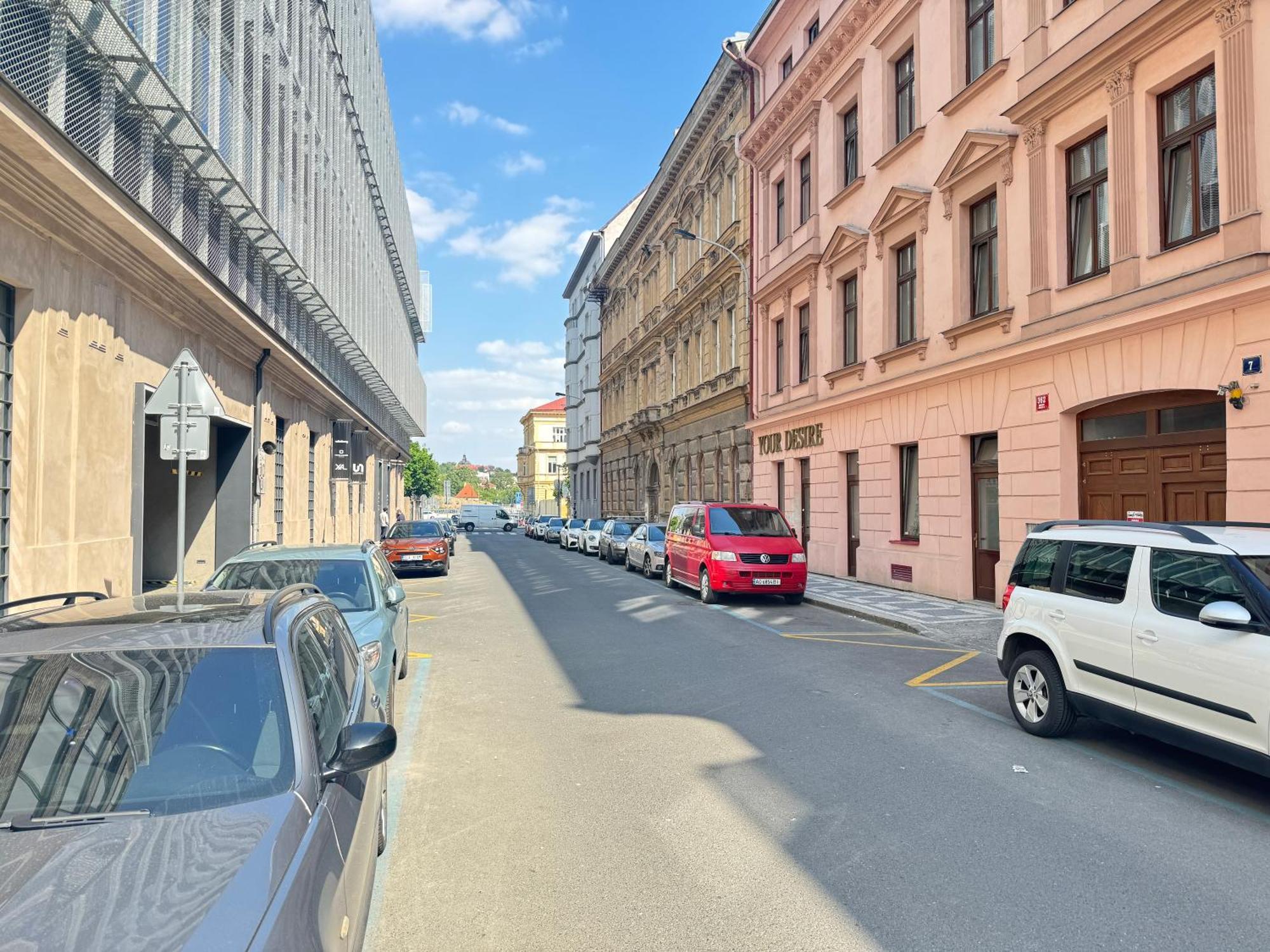 Free Parking - Cozy Near Vysehrad Railway Bridge Prague